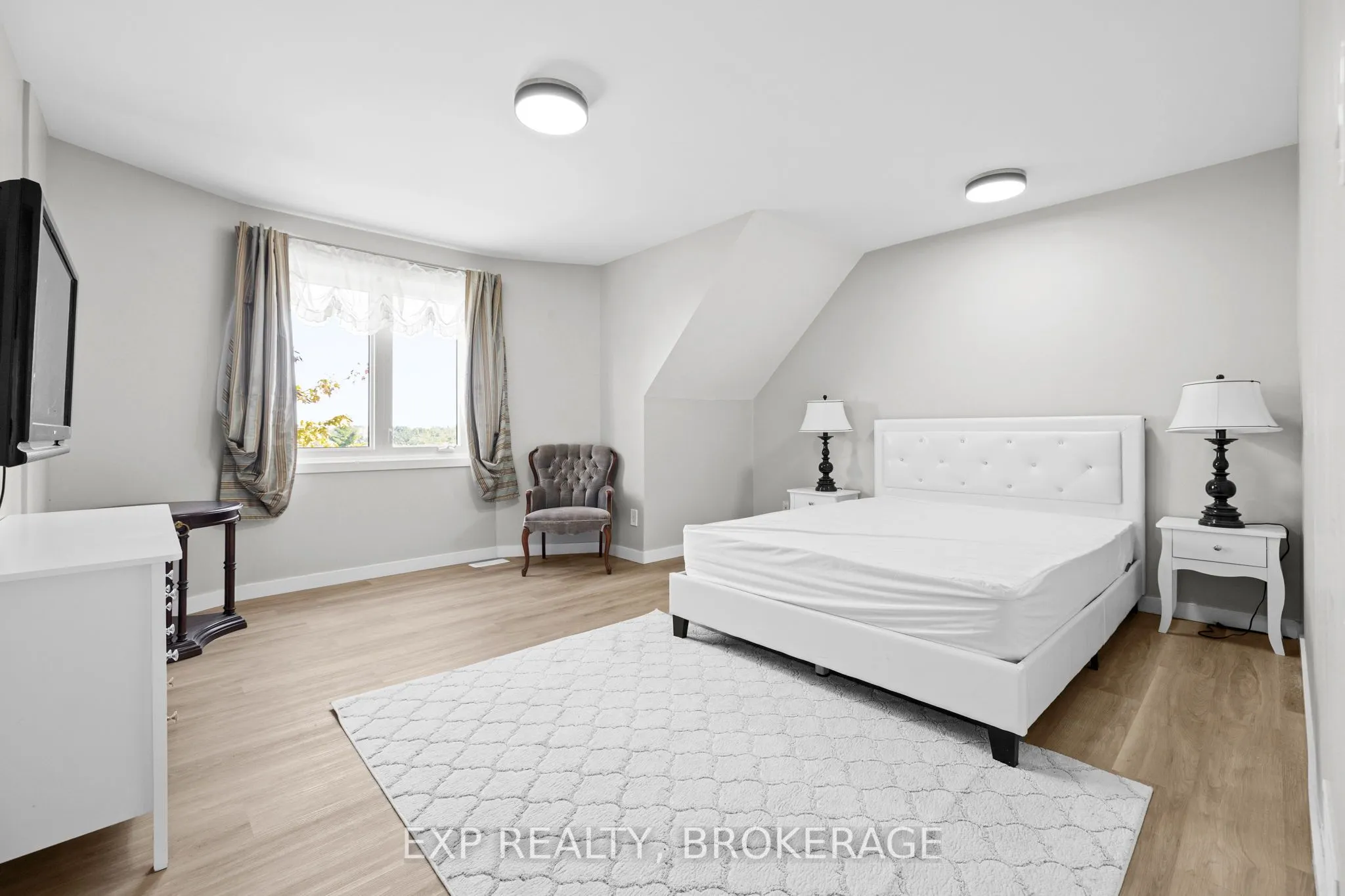 21 DURBIN Court, #11