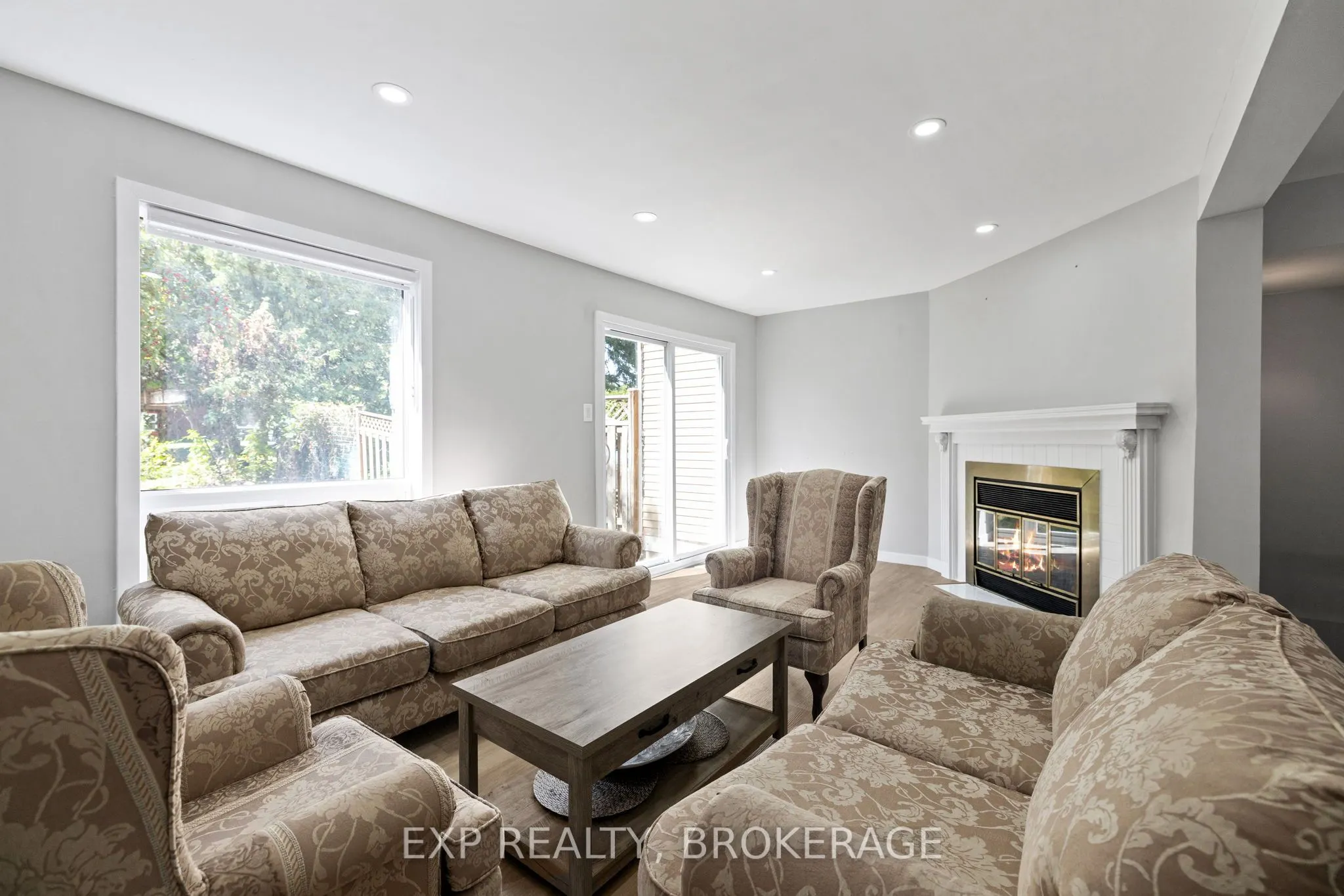 21 DURBIN Court, #11