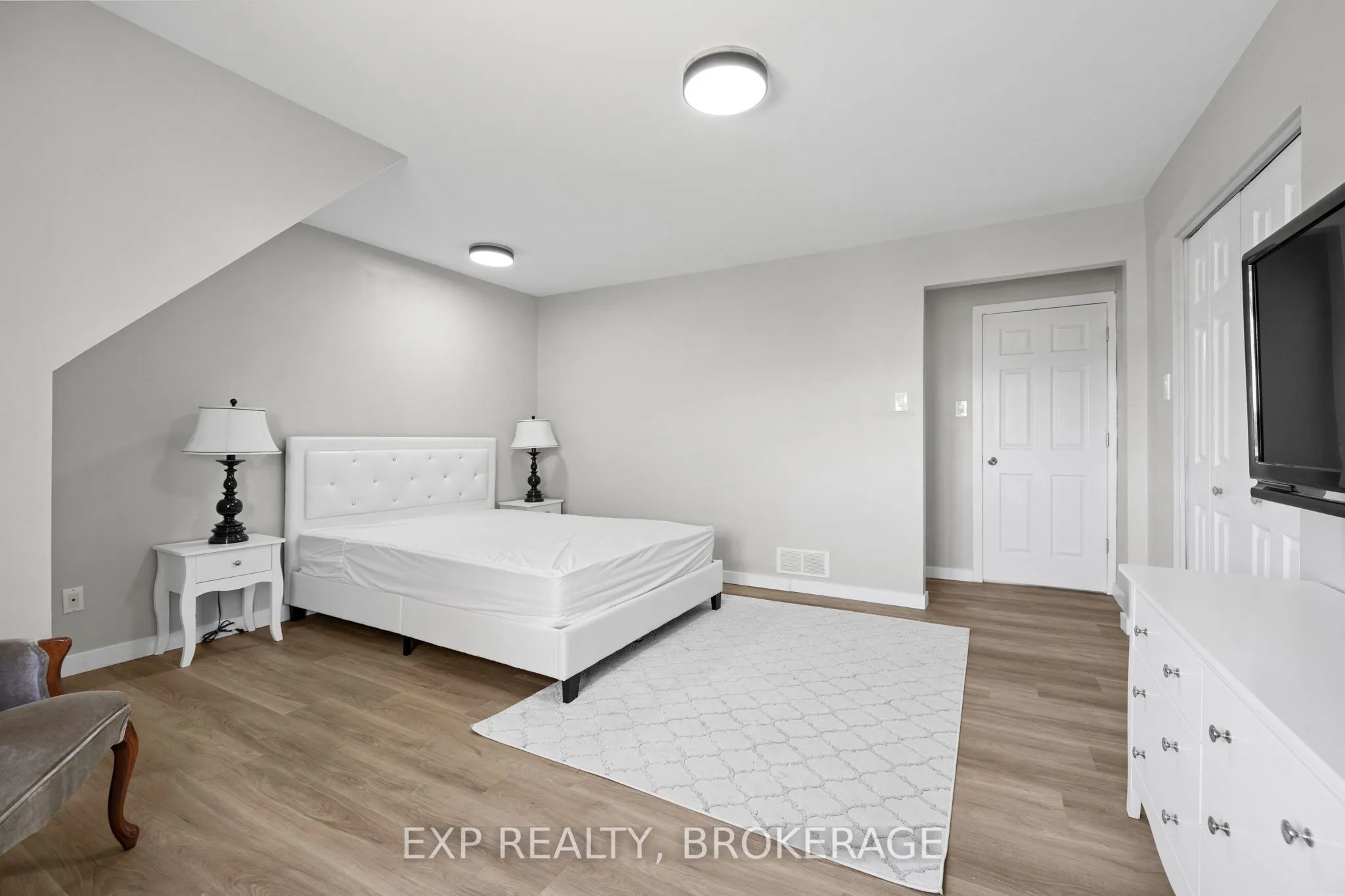 21 DURBIN Court, #11
