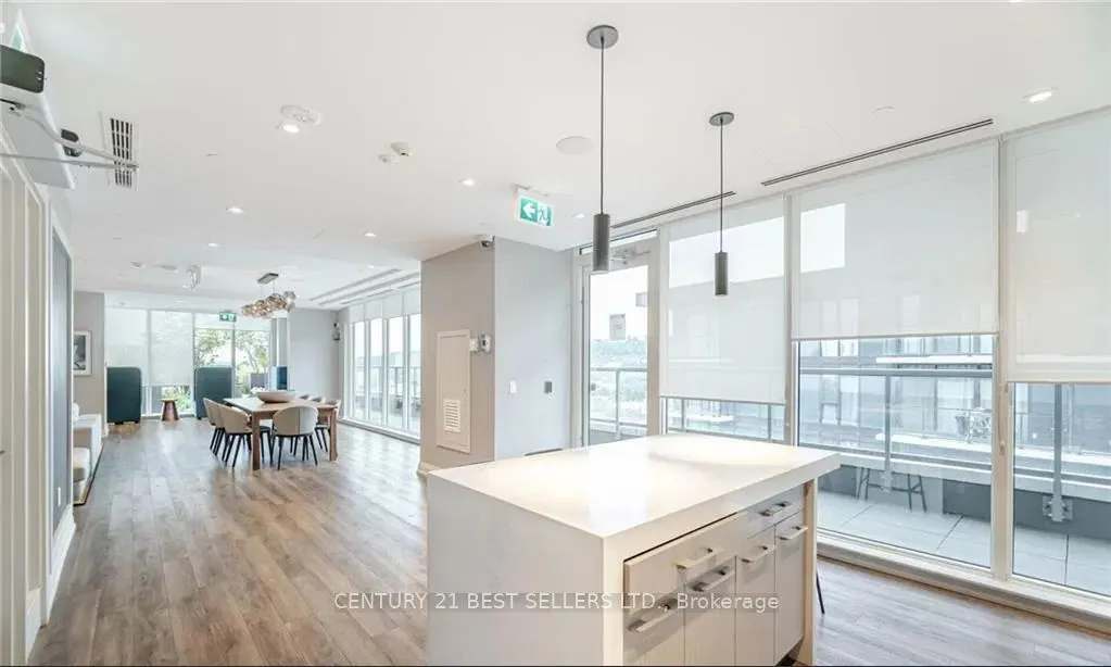 212 King William Street, #401