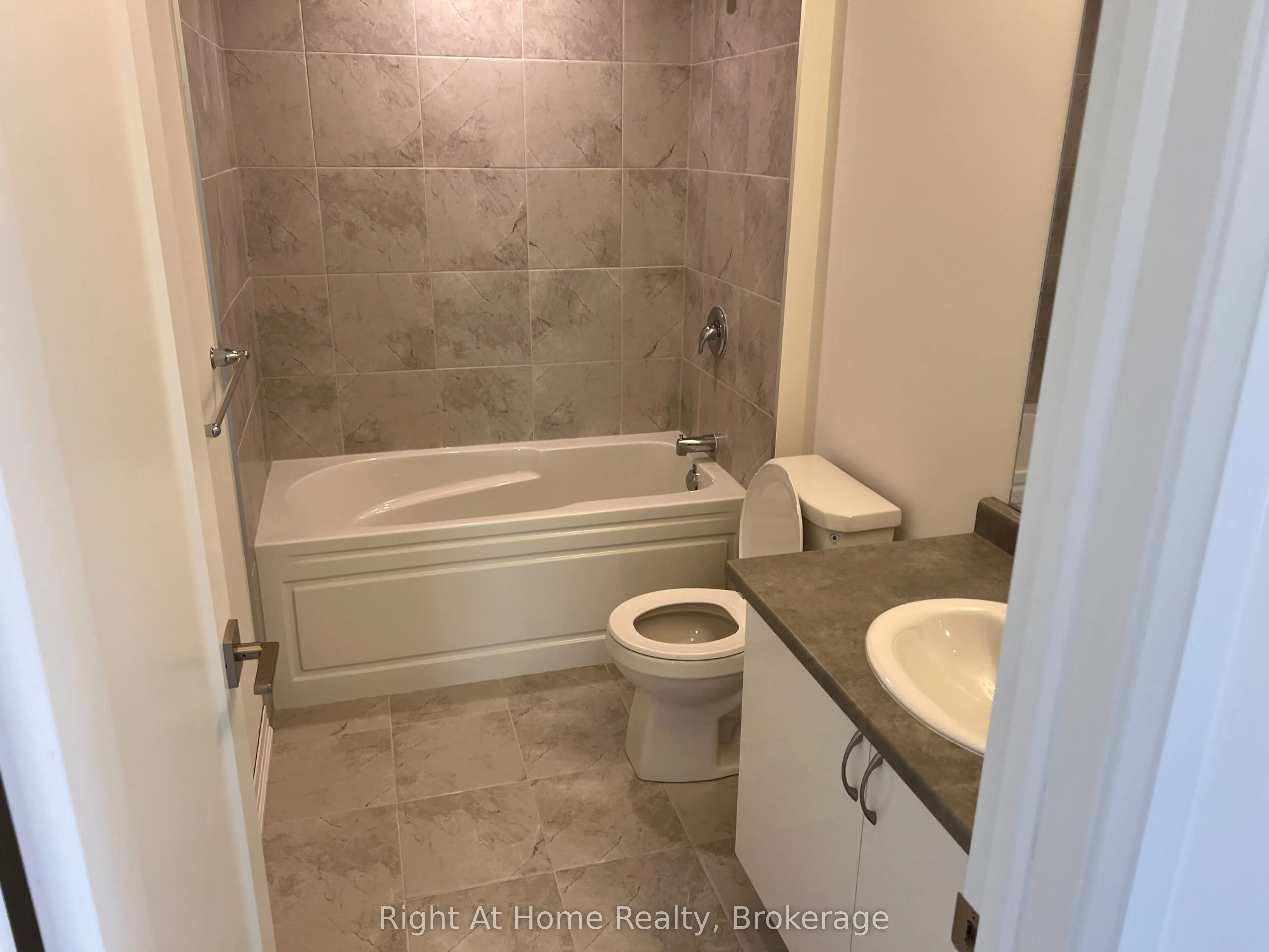 660 Colborne Street W, ##68