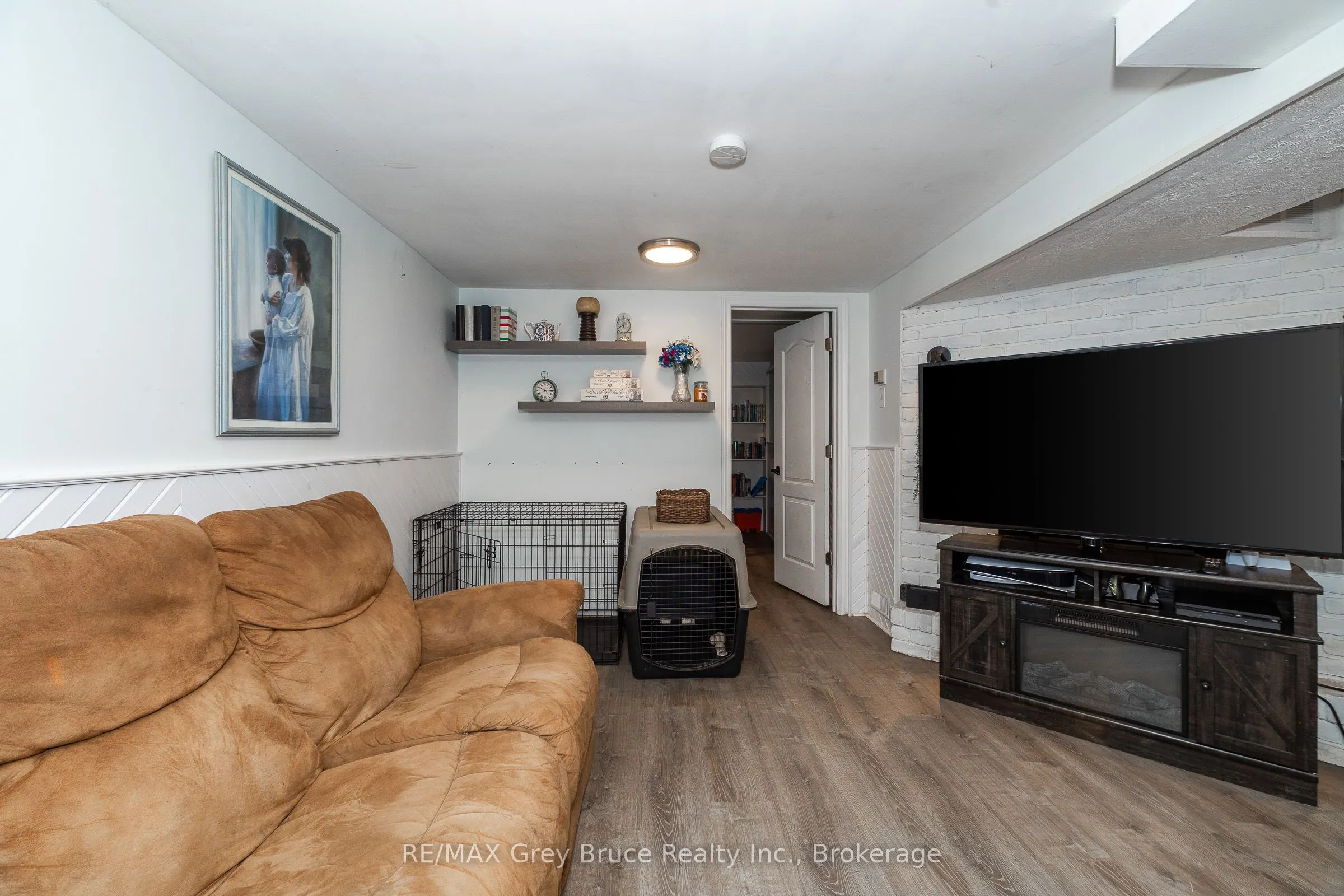 206 6th Avenue E