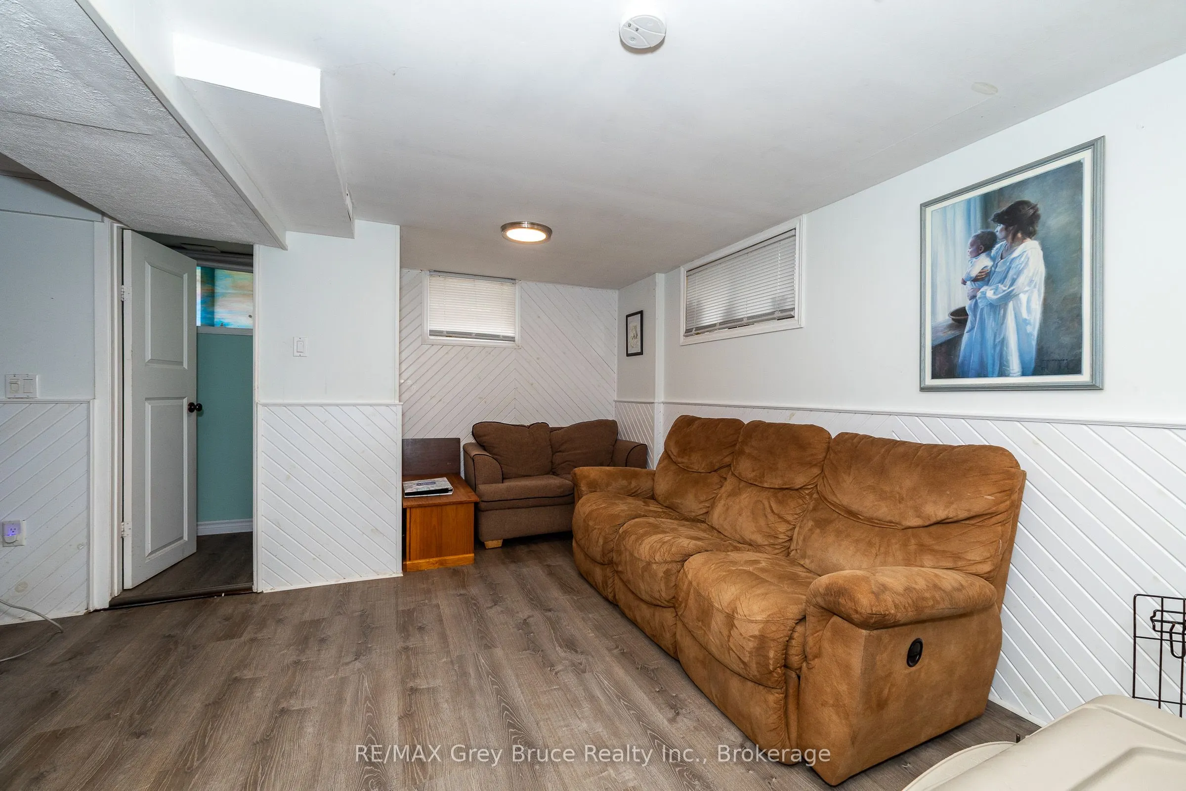 206 6th Avenue E