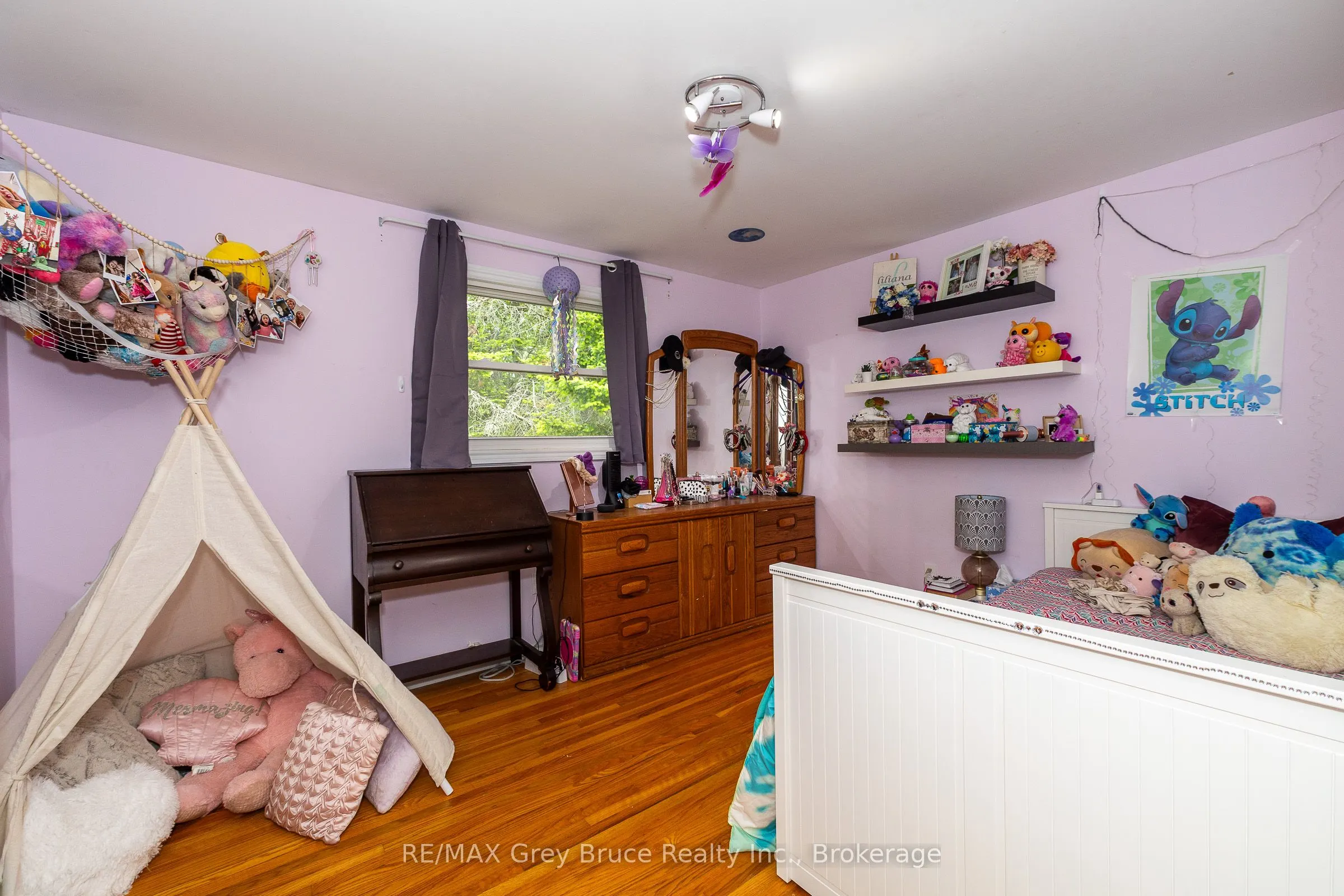 206 6th Avenue E