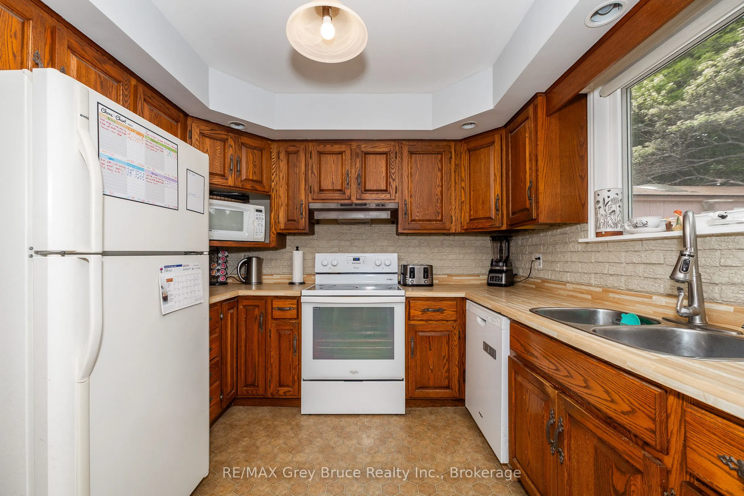 206 6th Avenue E
