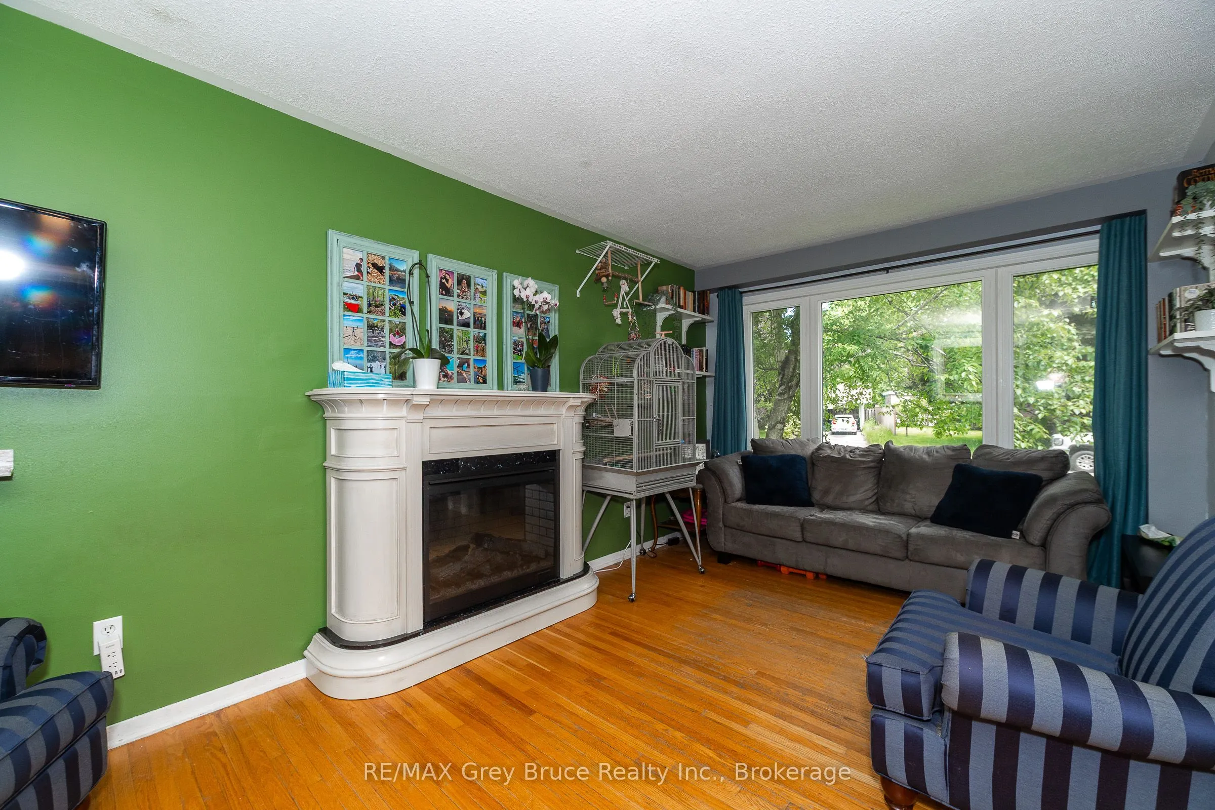 206 6th Avenue E