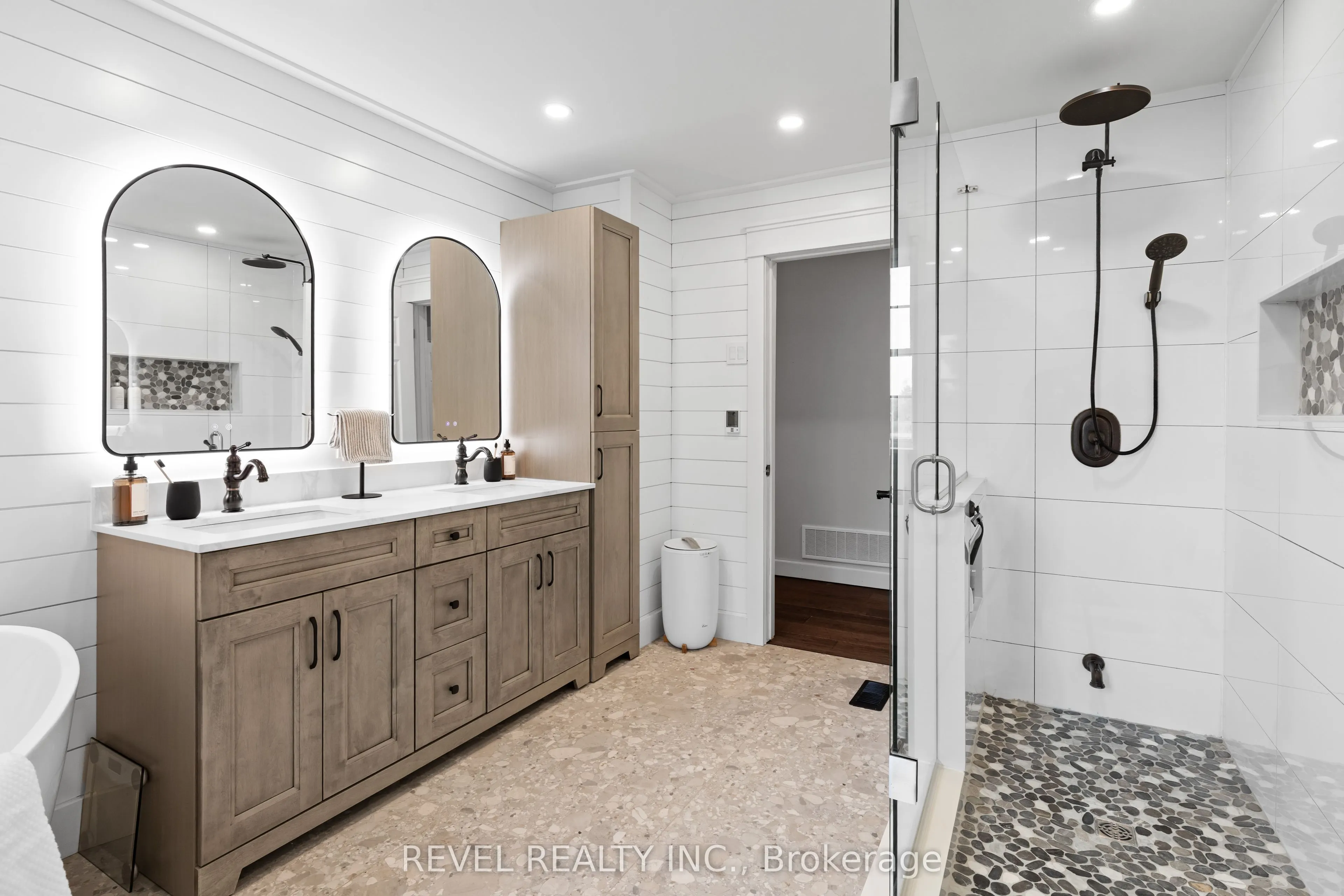 4 Aino Beach Road