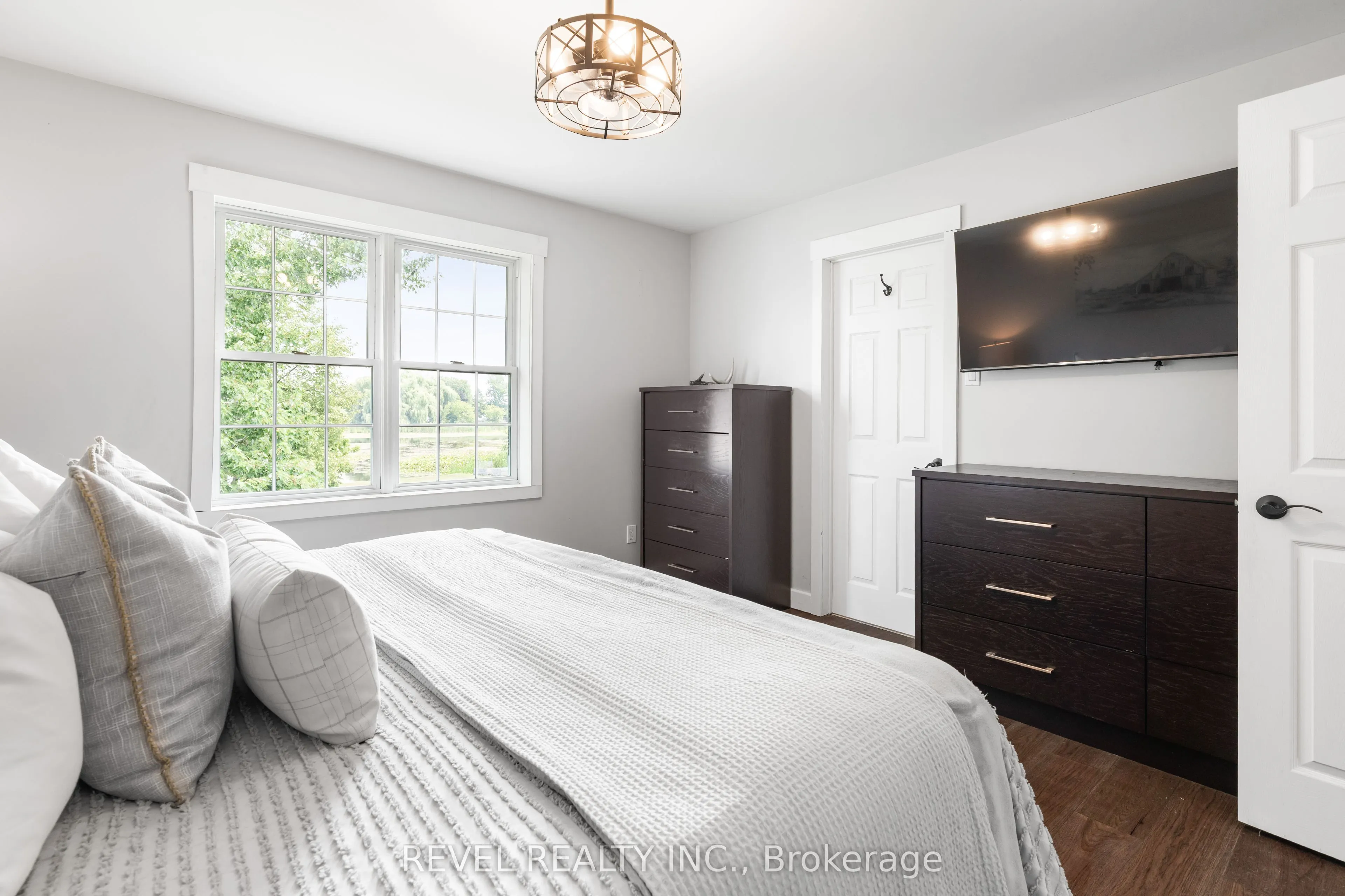4 Aino Beach Road