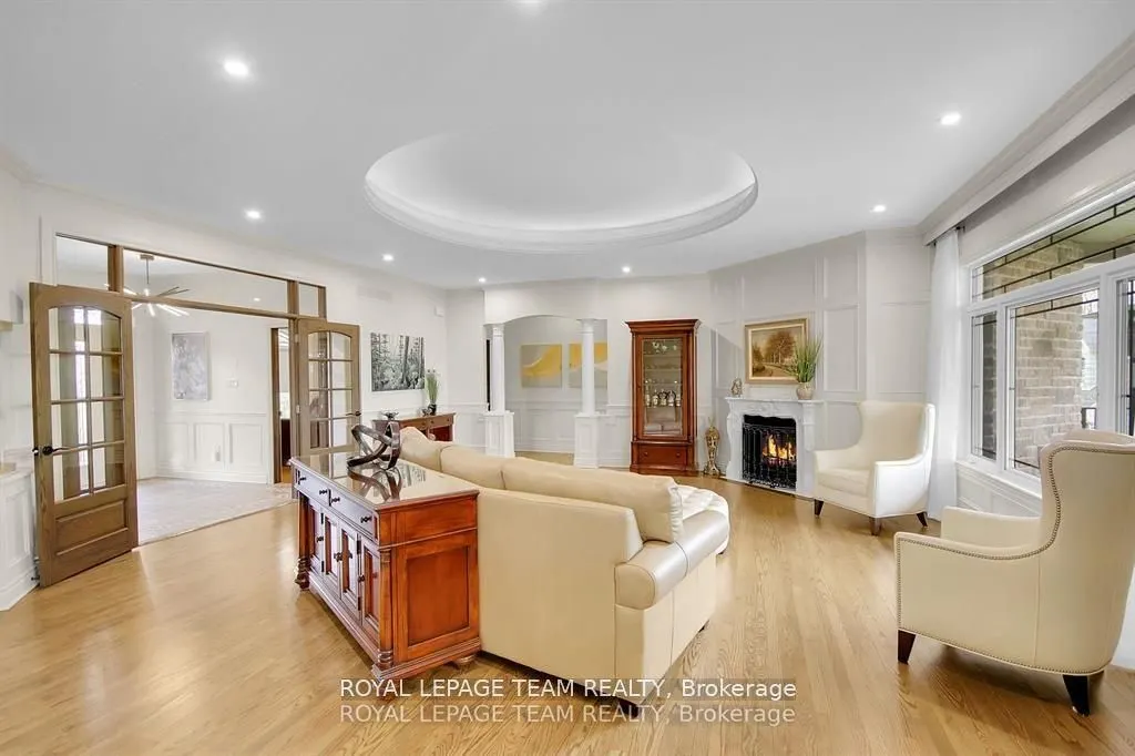 5591 Manotick Main Street