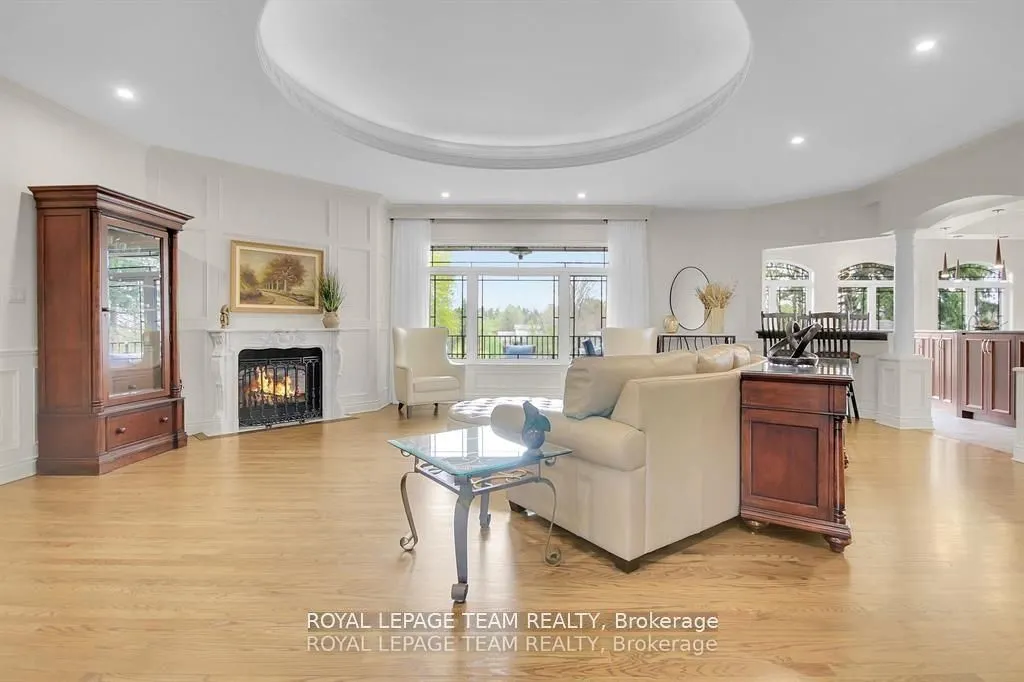 5591 Manotick Main Street