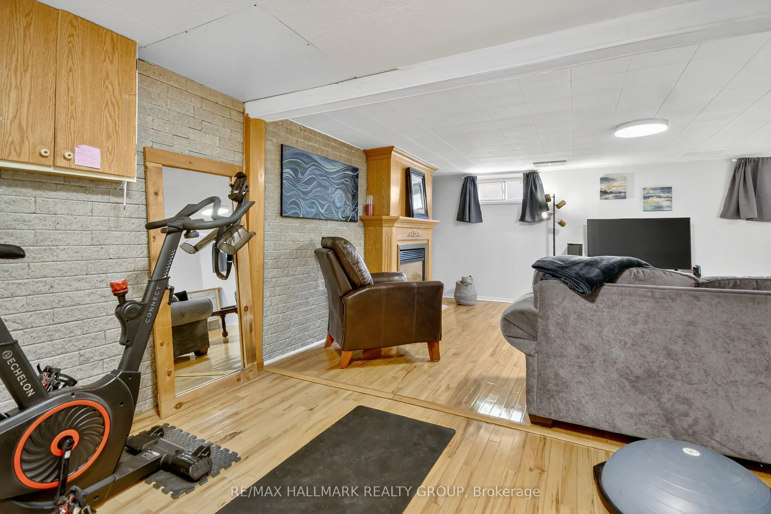 2074 FEATHERSTON Drive