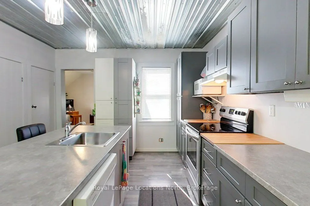 236448 Grey Road 13