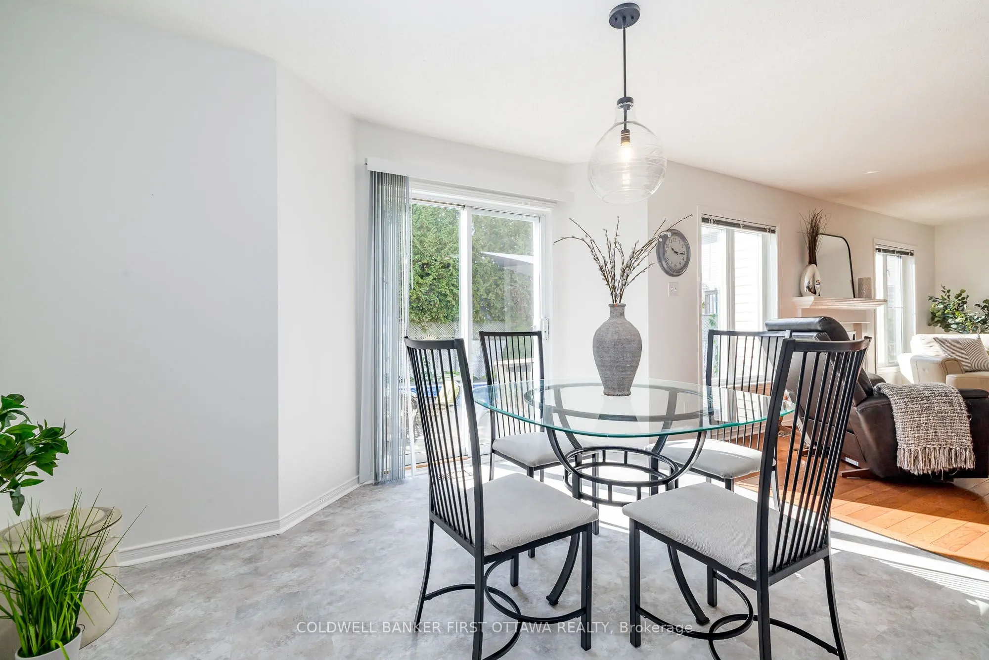 14 VISTAPOINTE Drive