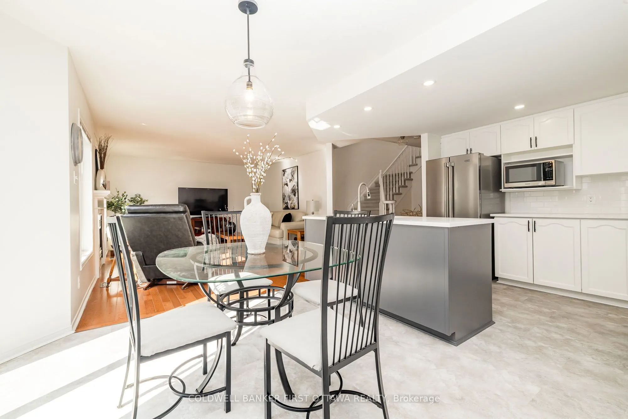 14 VISTAPOINTE Drive