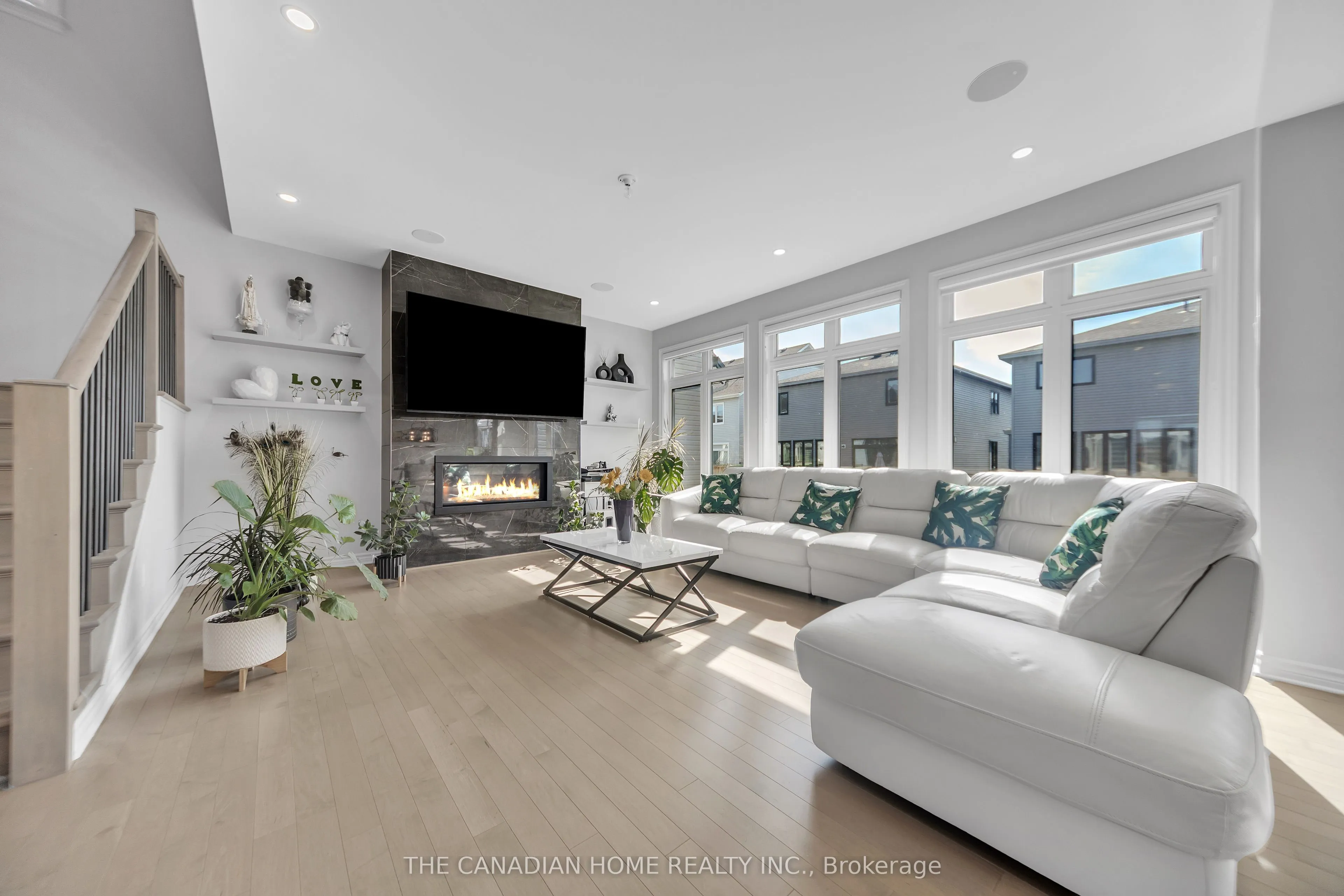 711 Moonflower Crescent