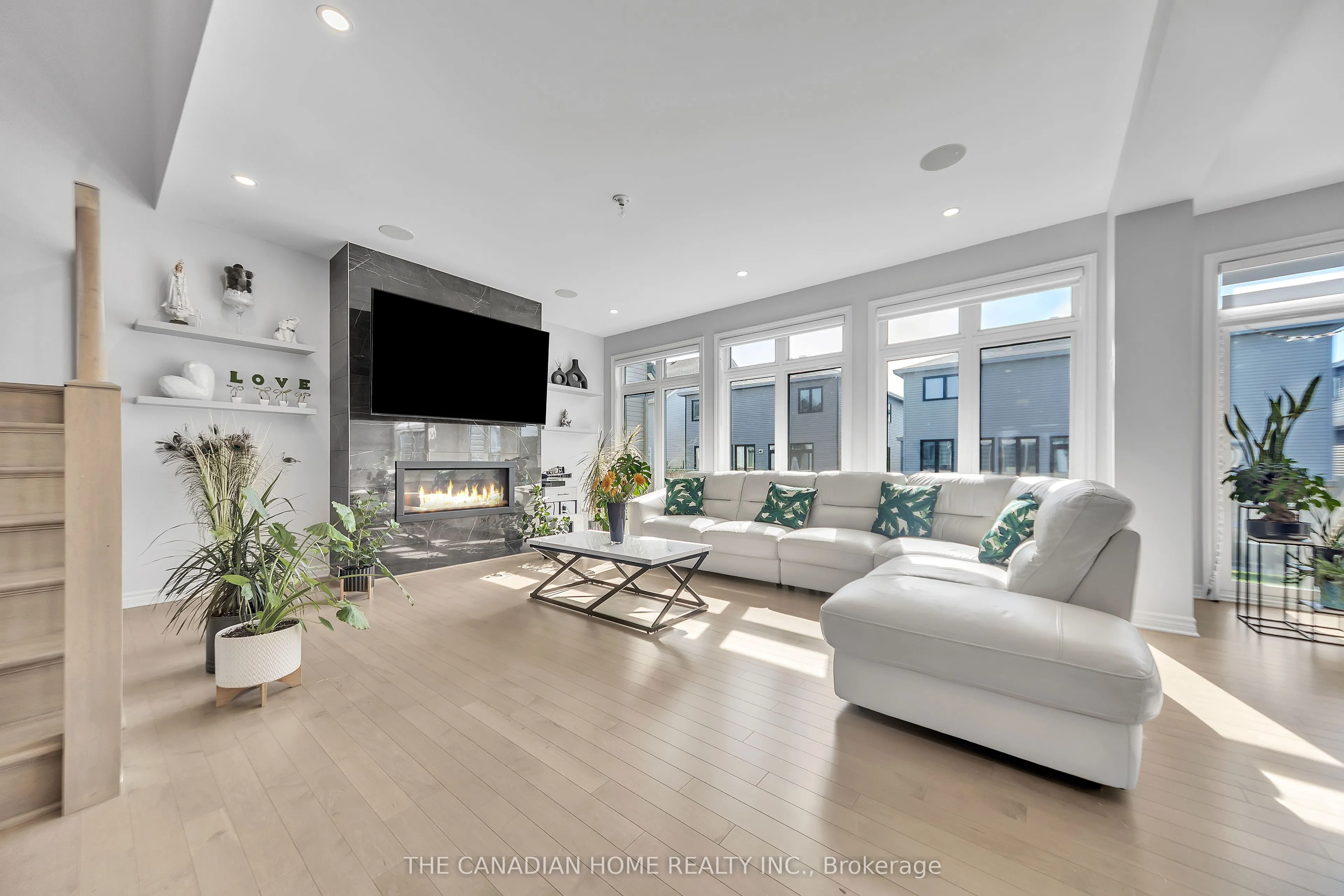 711 Moonflower Crescent