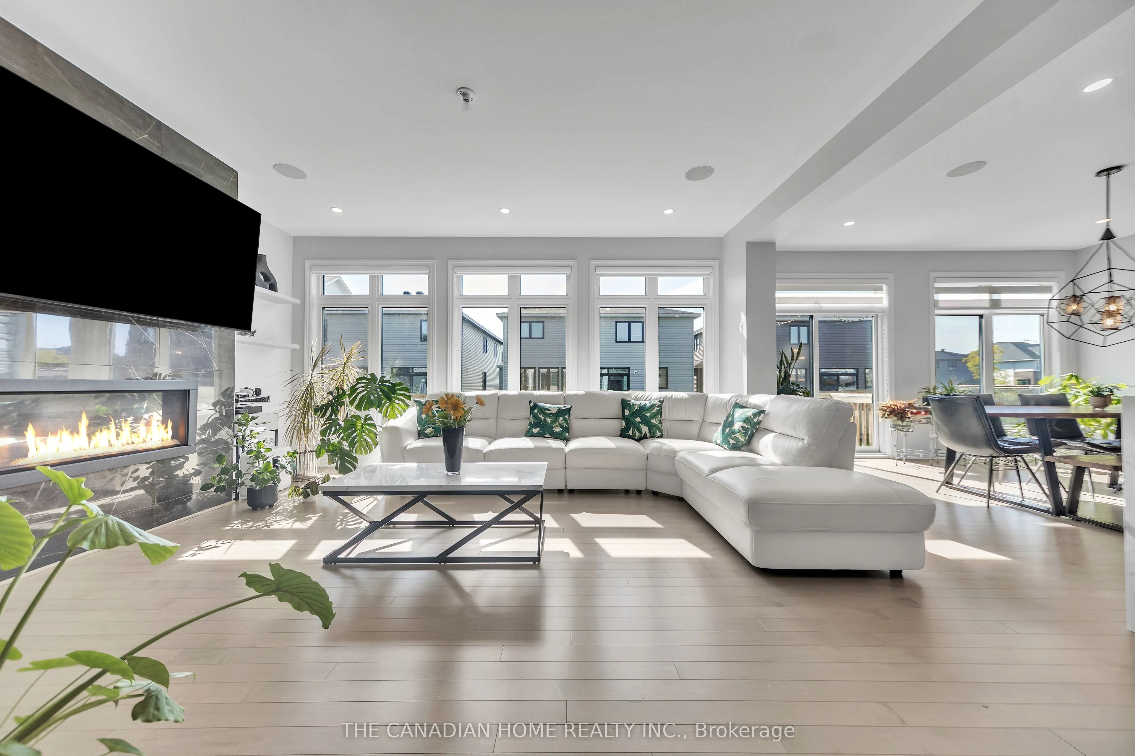 711 Moonflower Crescent