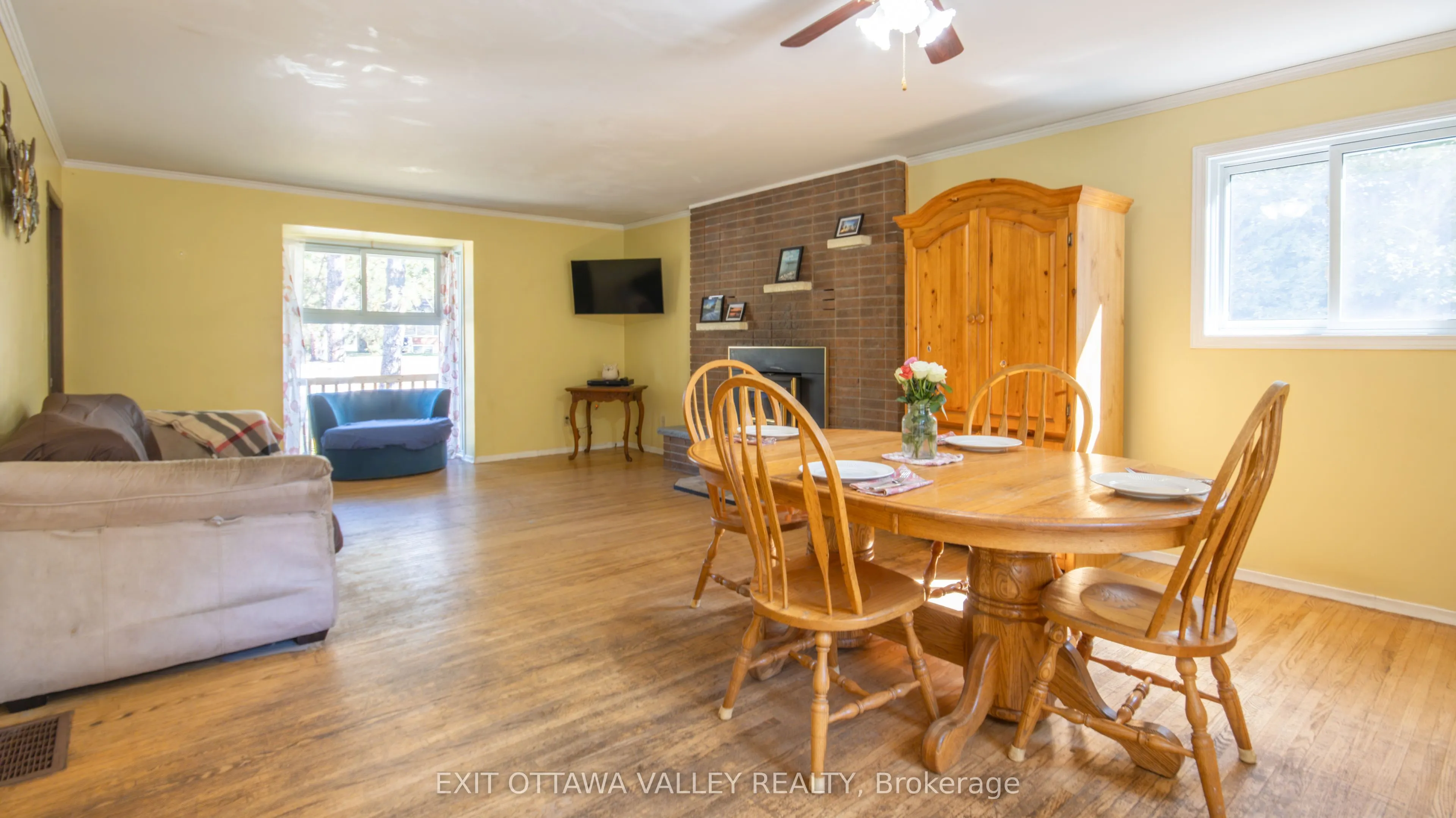 23 Sprucedale Avenue