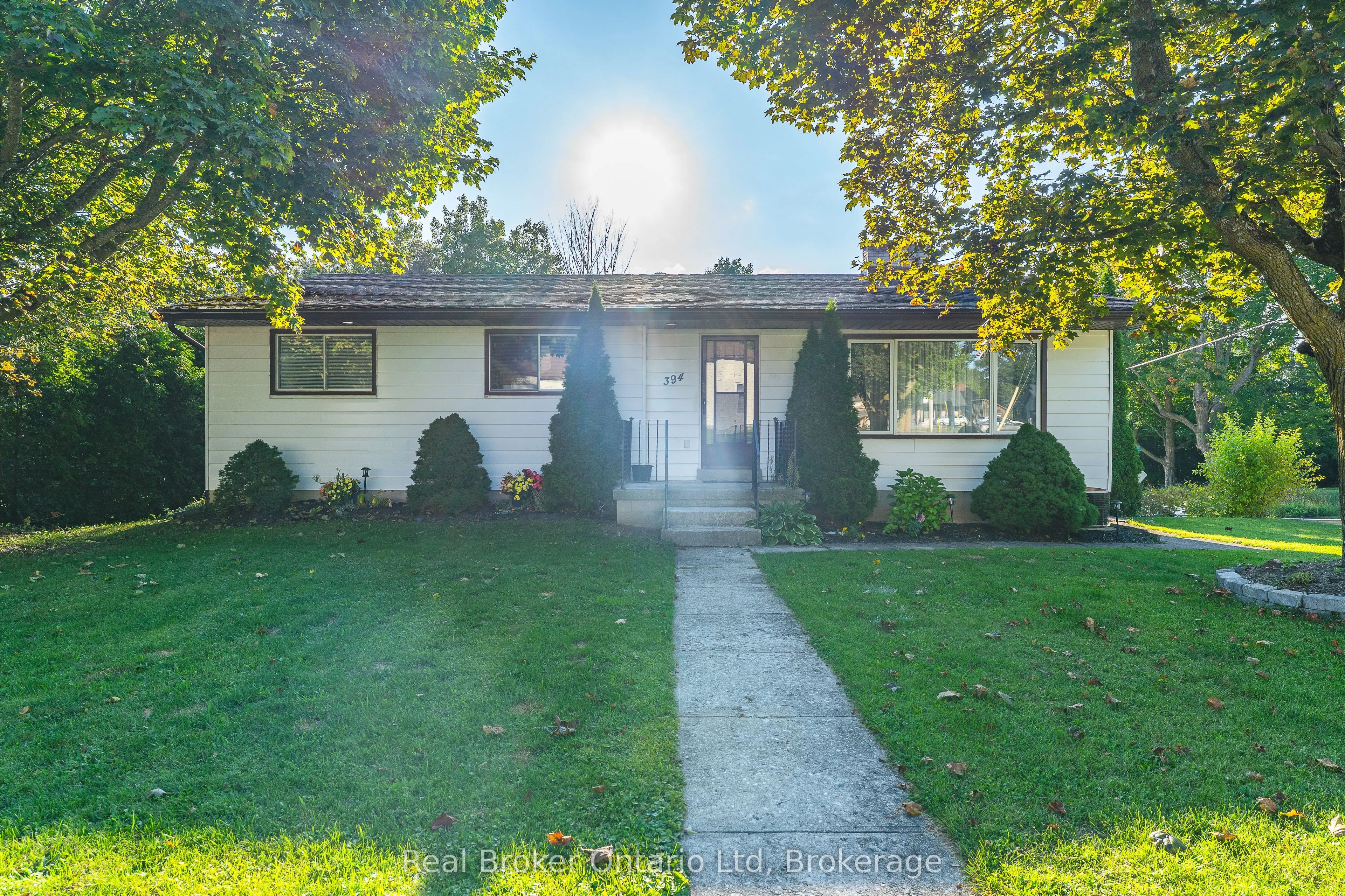 394 Queen Street N