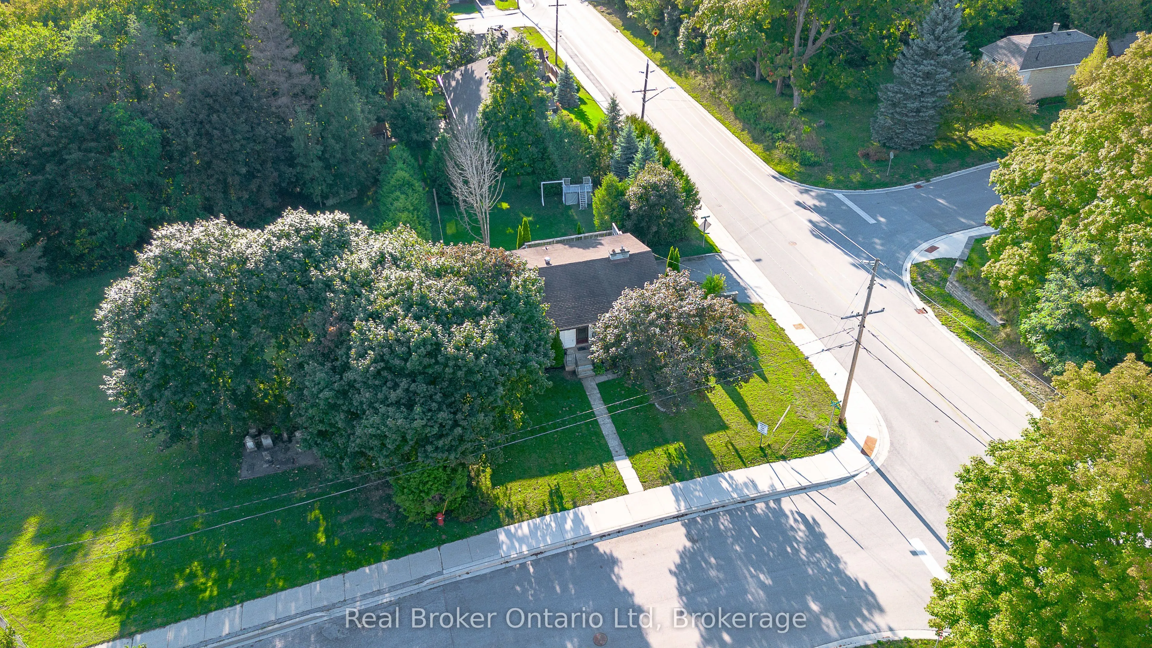 394 Queen Street N