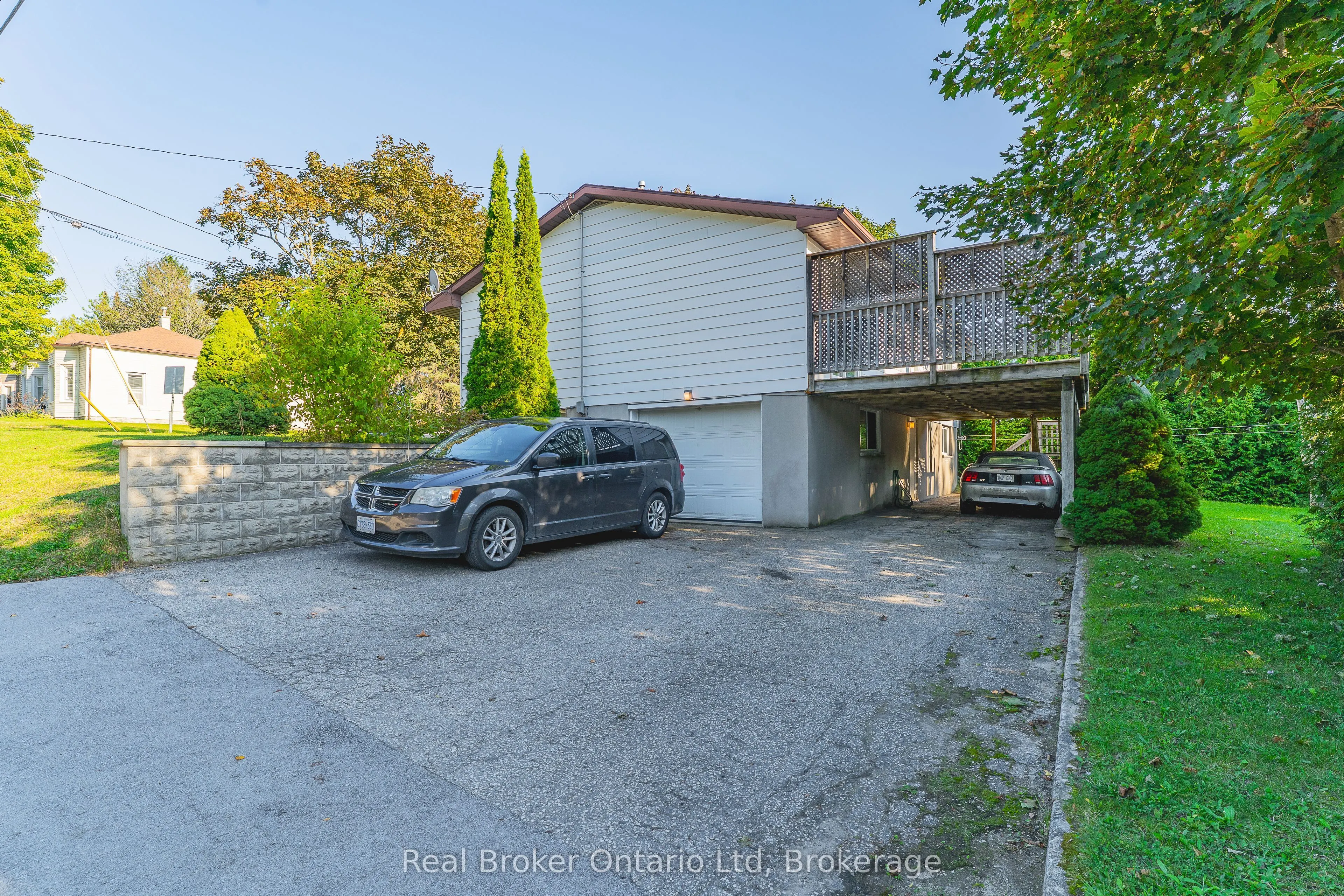 394 Queen Street N