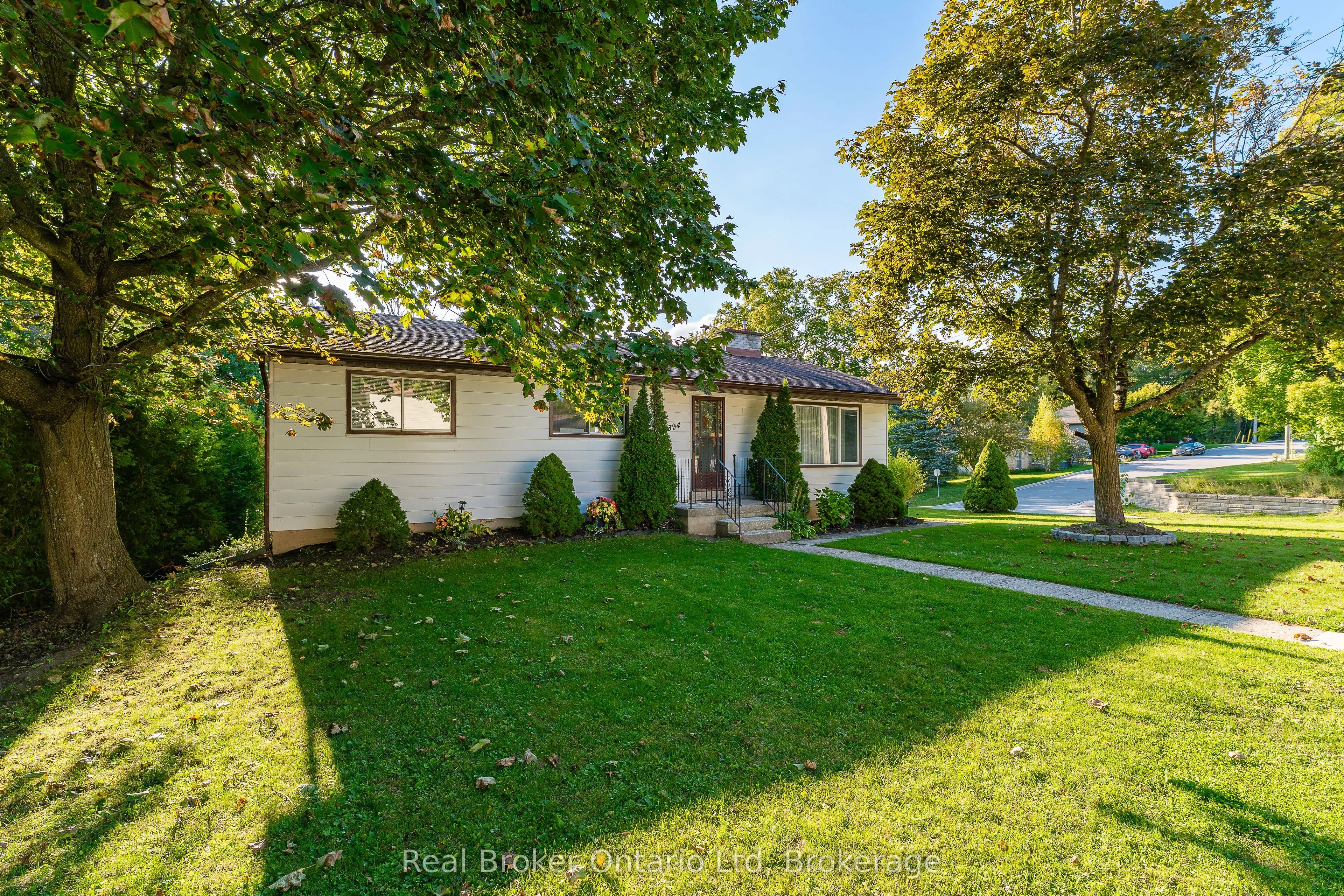 394 Queen Street N