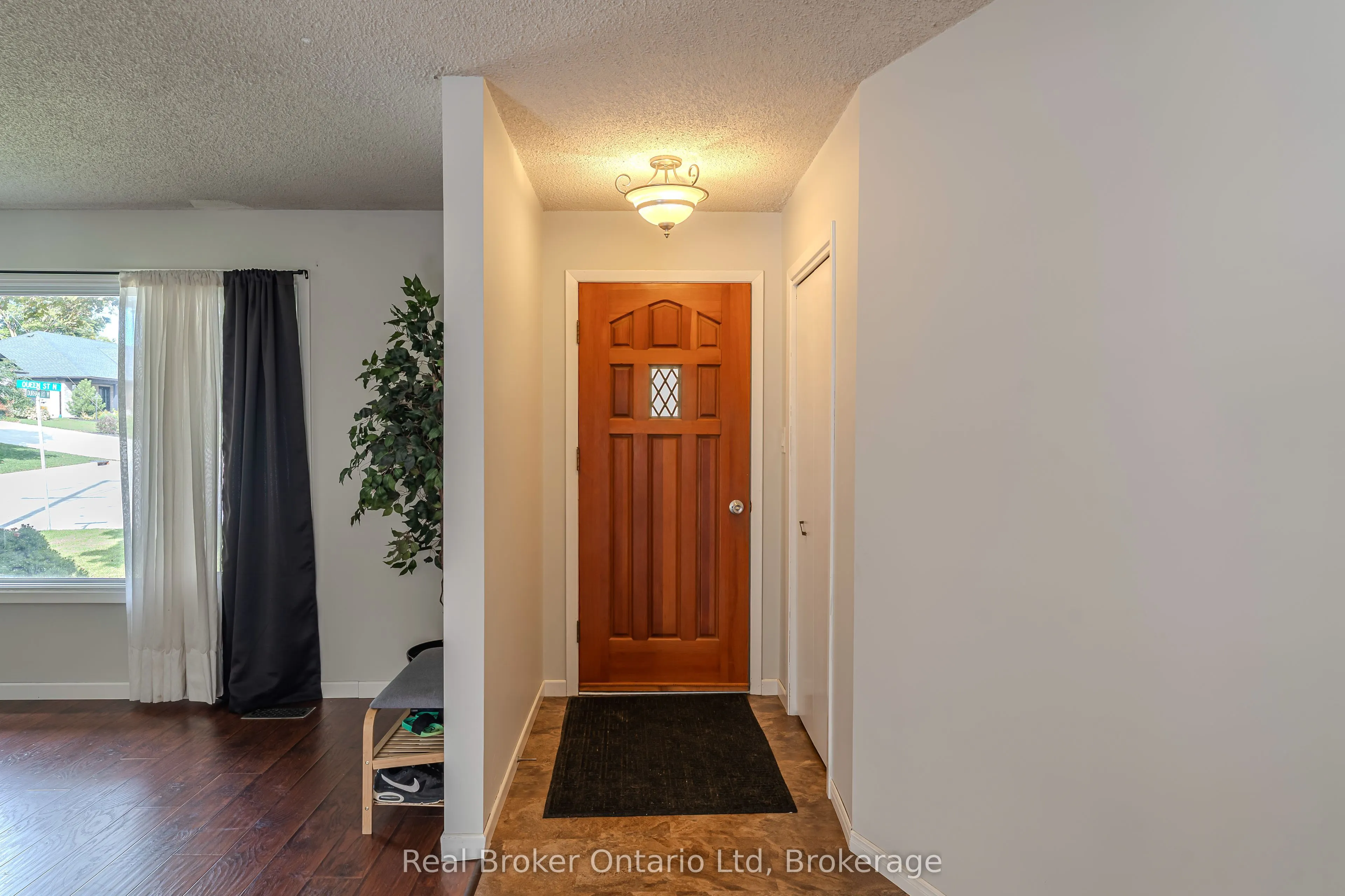 394 Queen Street N