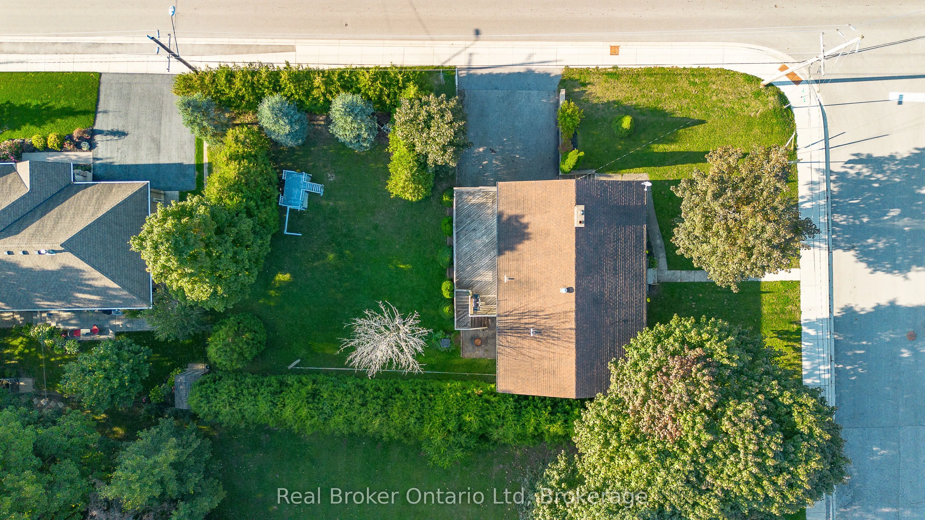 394 Queen Street N