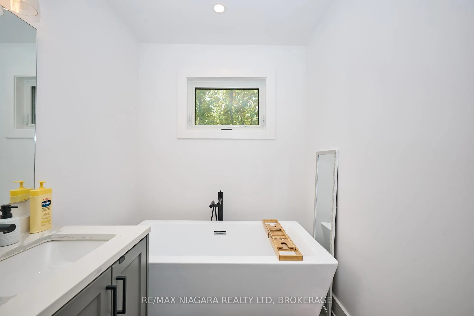 146 Hodgkins Avenue