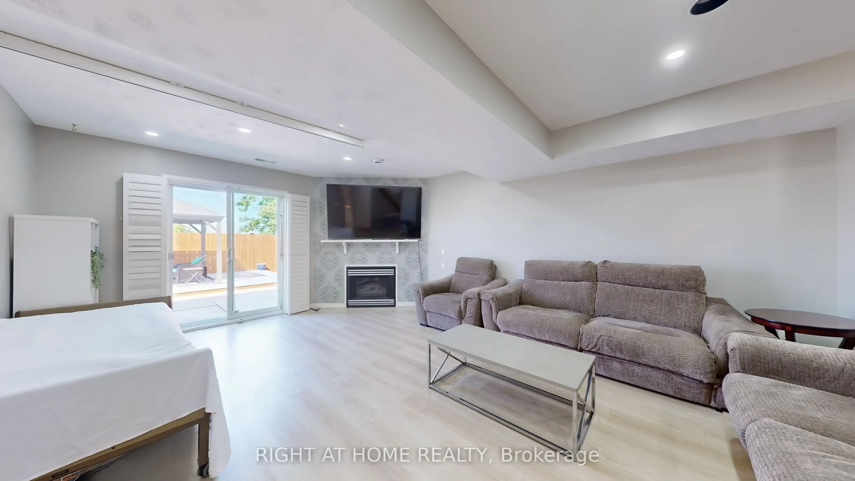 183 Alderlea Avenue