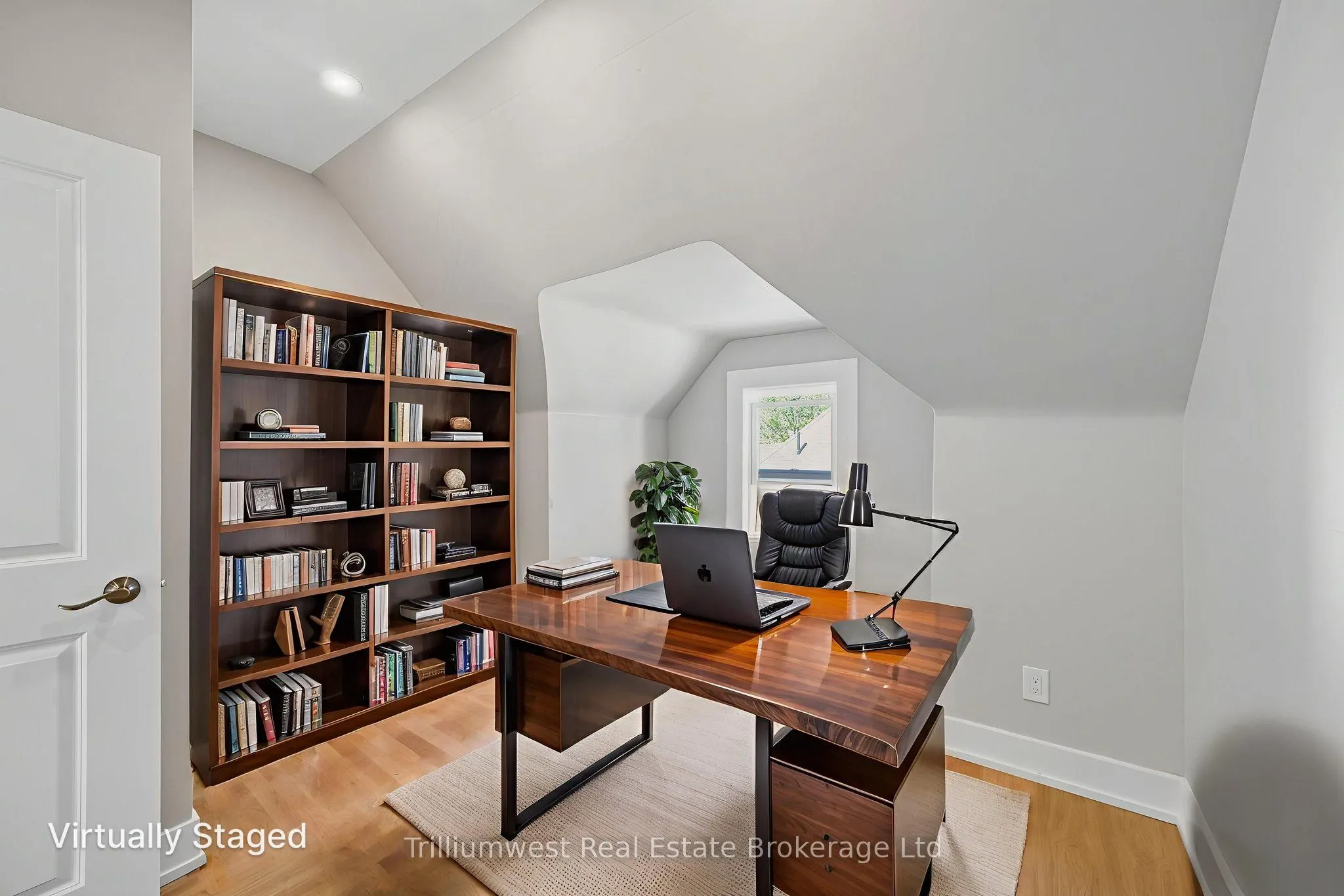 60 1/2 St Catharine Street