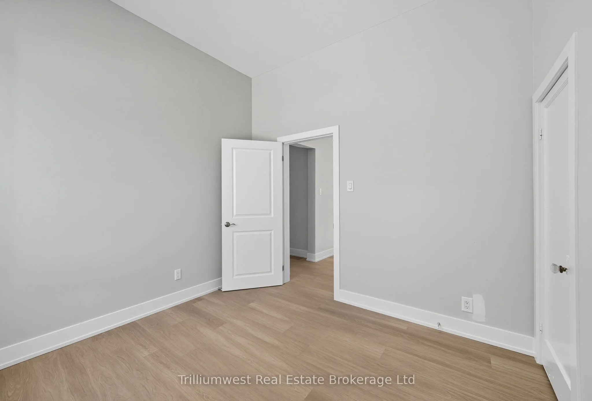 60 1/2 St Catharine Street