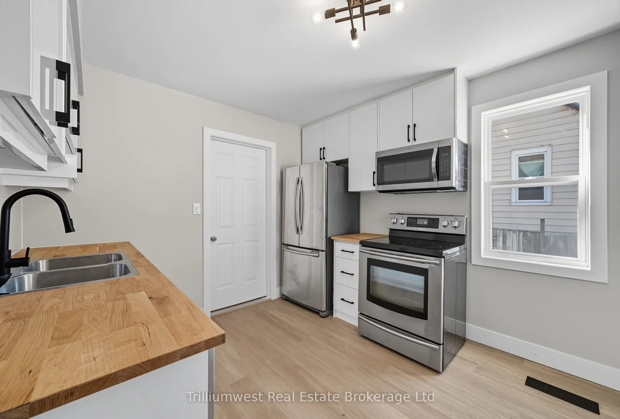 60 1/2 St Catharine Street