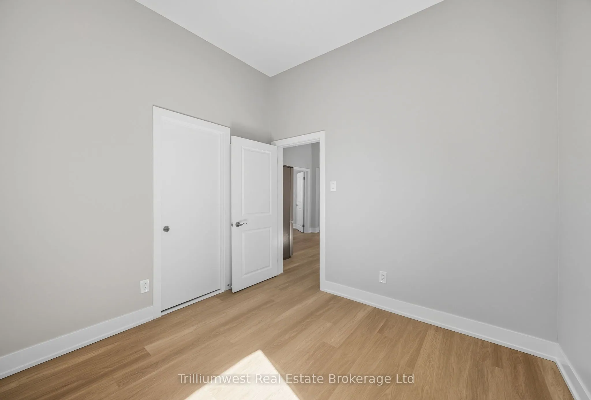 60 1/2 St Catharine Street