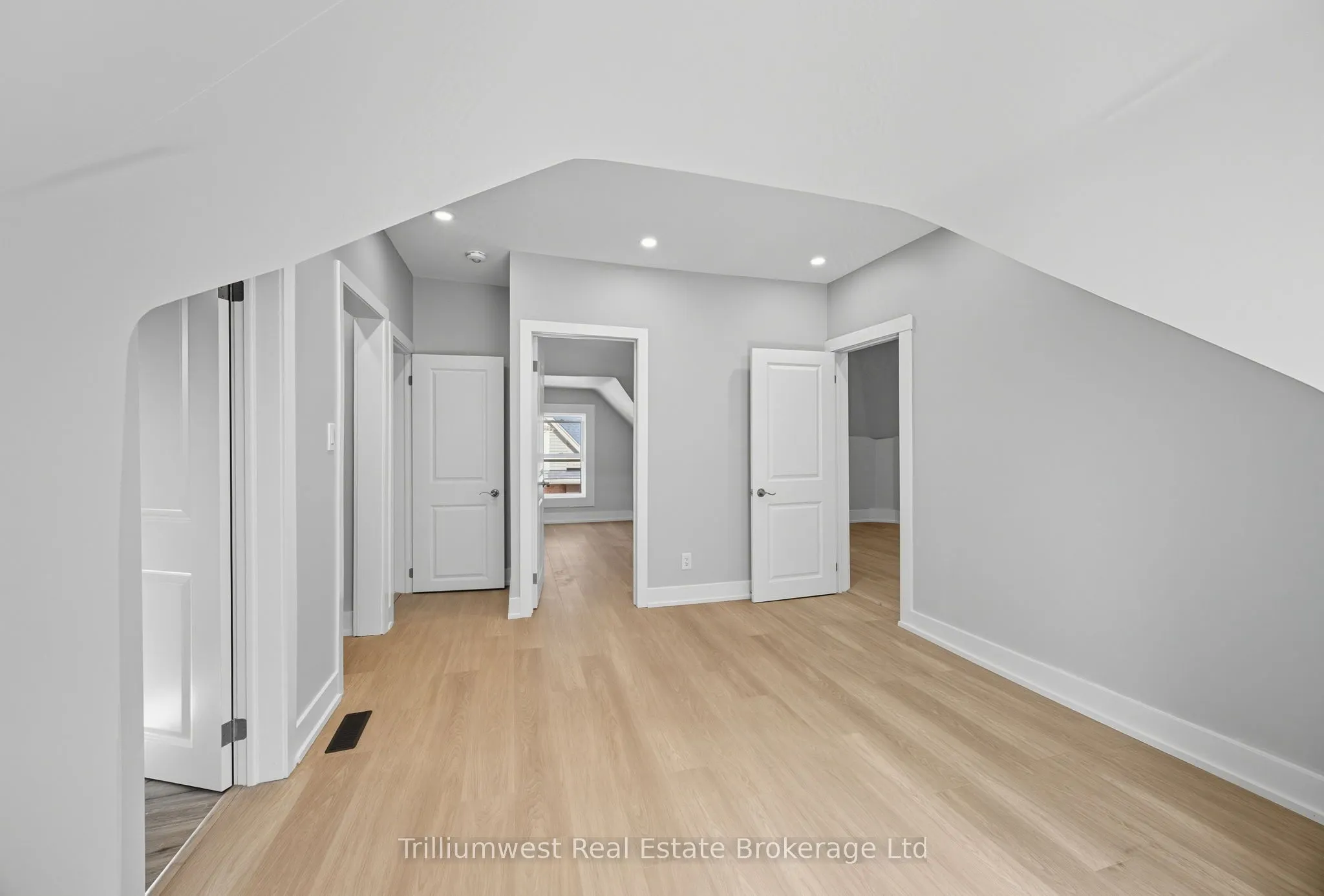 60 1/2 St Catharine Street
