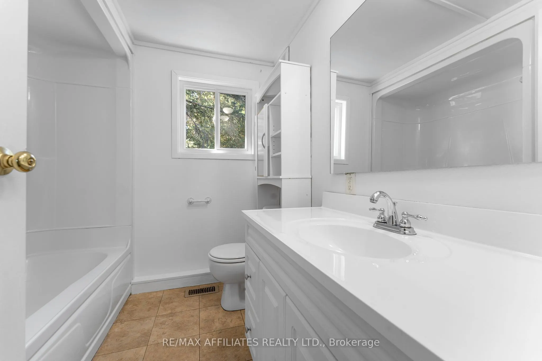 5 Fringewood Drive