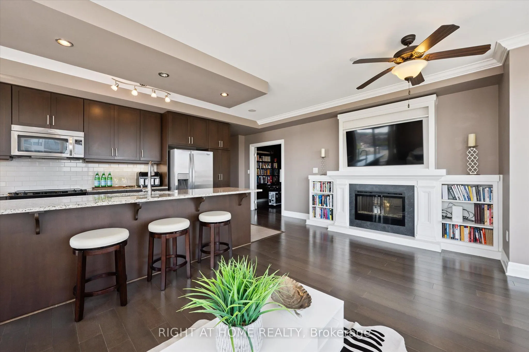 160 Macdonell Street, #707