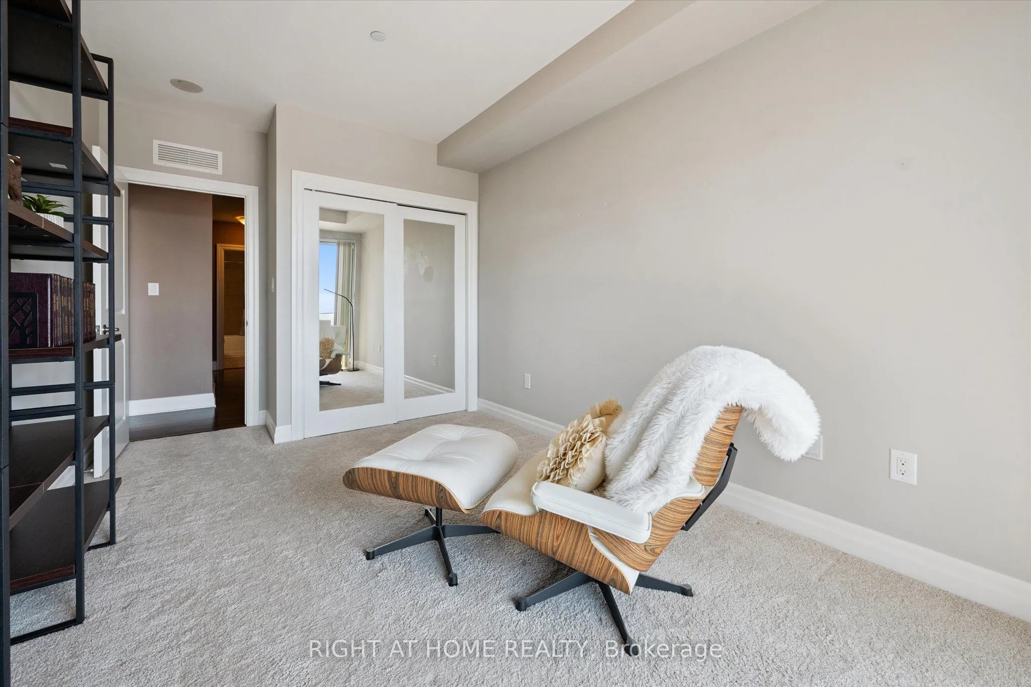 160 Macdonell Street, #707