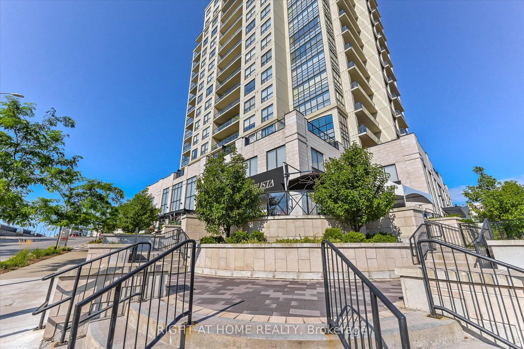 160 Macdonell Street, #707