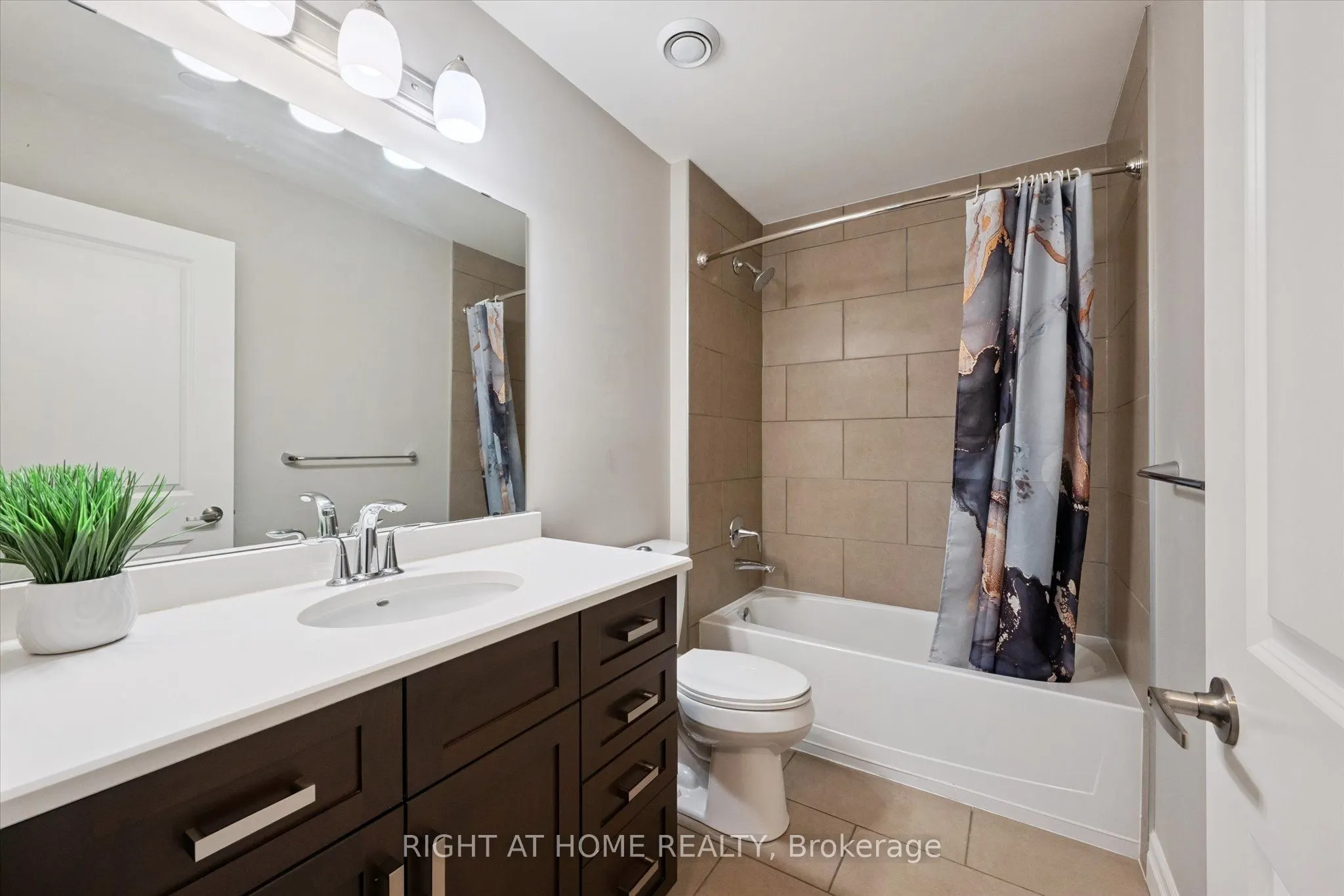 160 Macdonell Street, #707