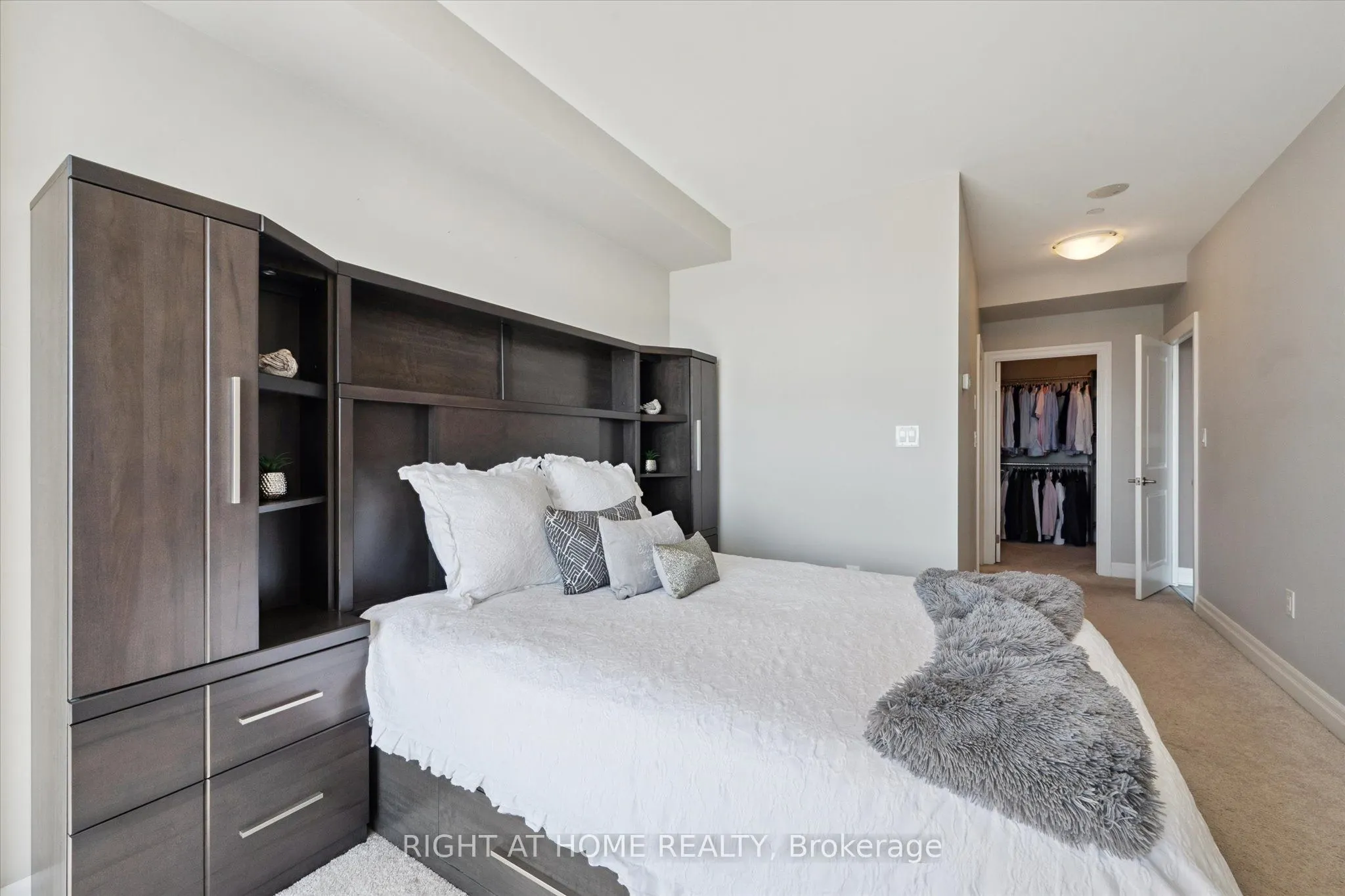 160 Macdonell Street, #707