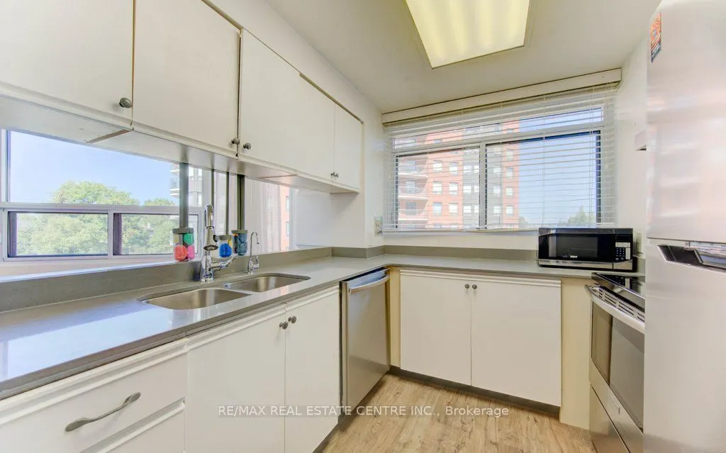 20 Ellen Street E, #405