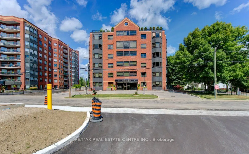 20 Ellen Street E, #405
