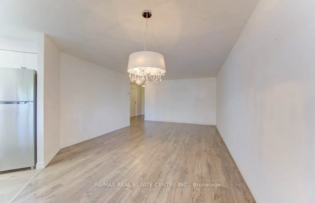 20 Ellen Street E, #405
