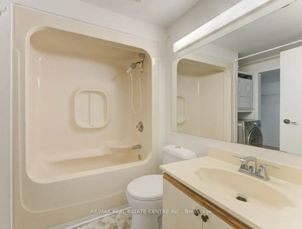20 Ellen Street E, #405