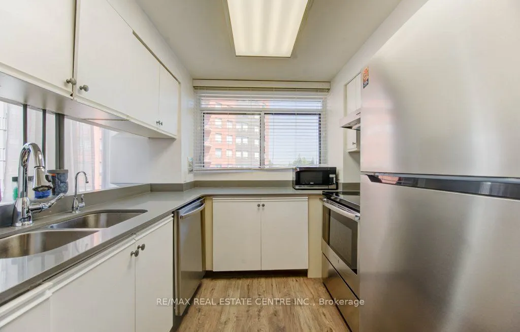 20 Ellen Street E, #405