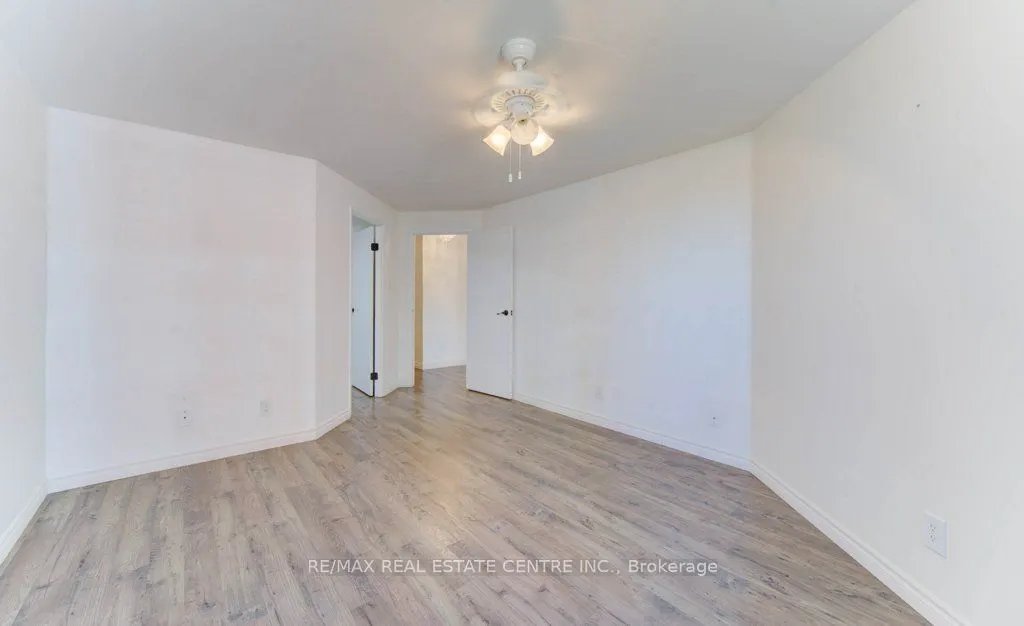 20 Ellen Street E, #405