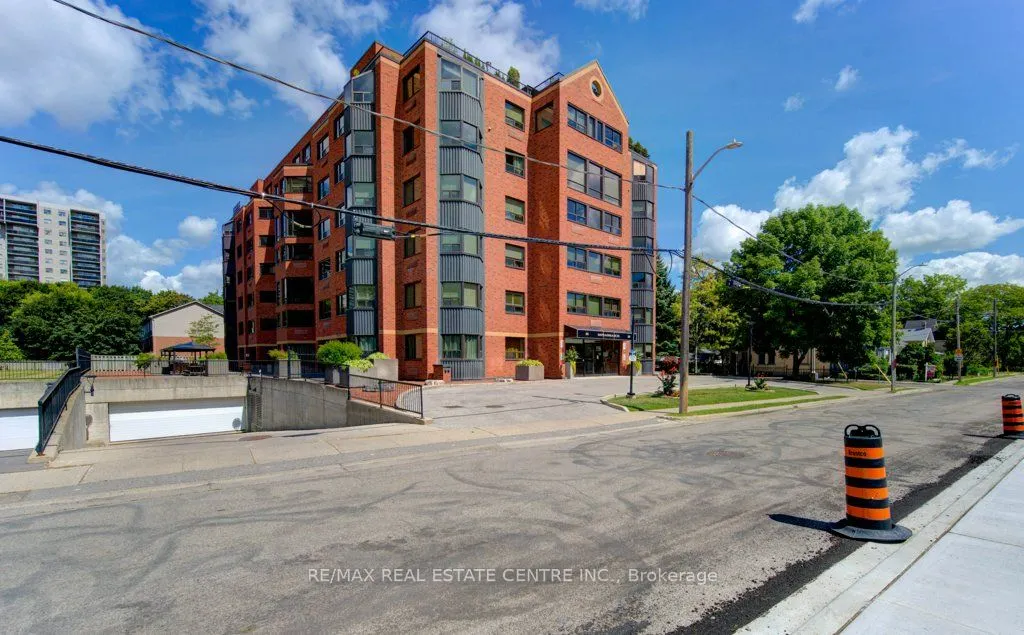 20 Ellen Street E, #405