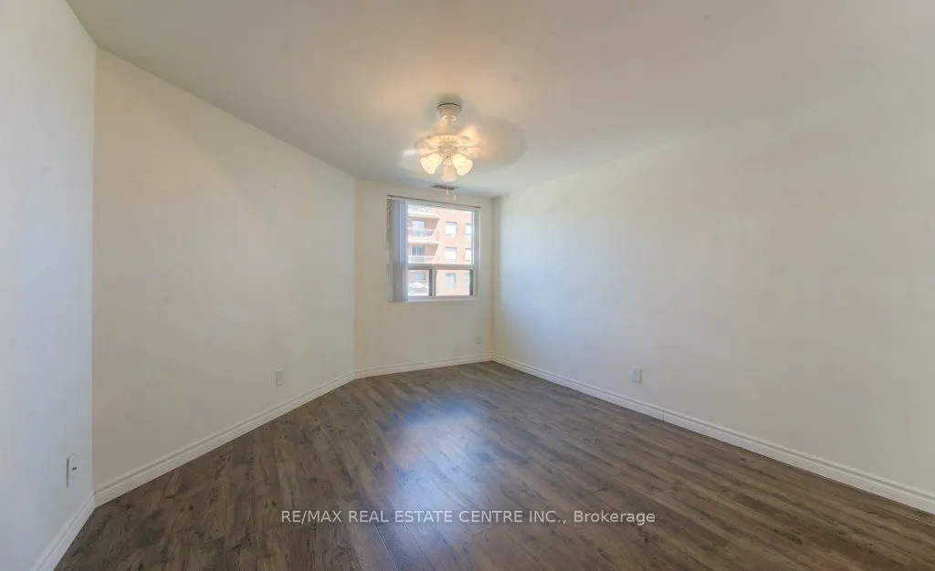 20 Ellen Street E, #405