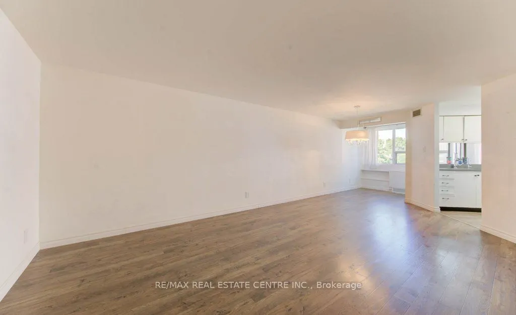 20 Ellen Street E, #405
